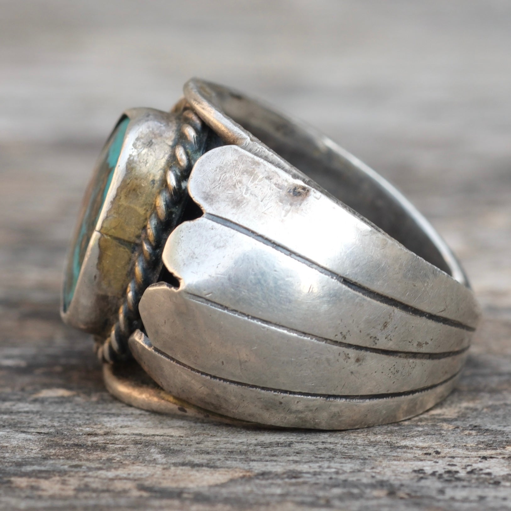 Vintage Sterling Turquoise Ribbed Band Ring 10