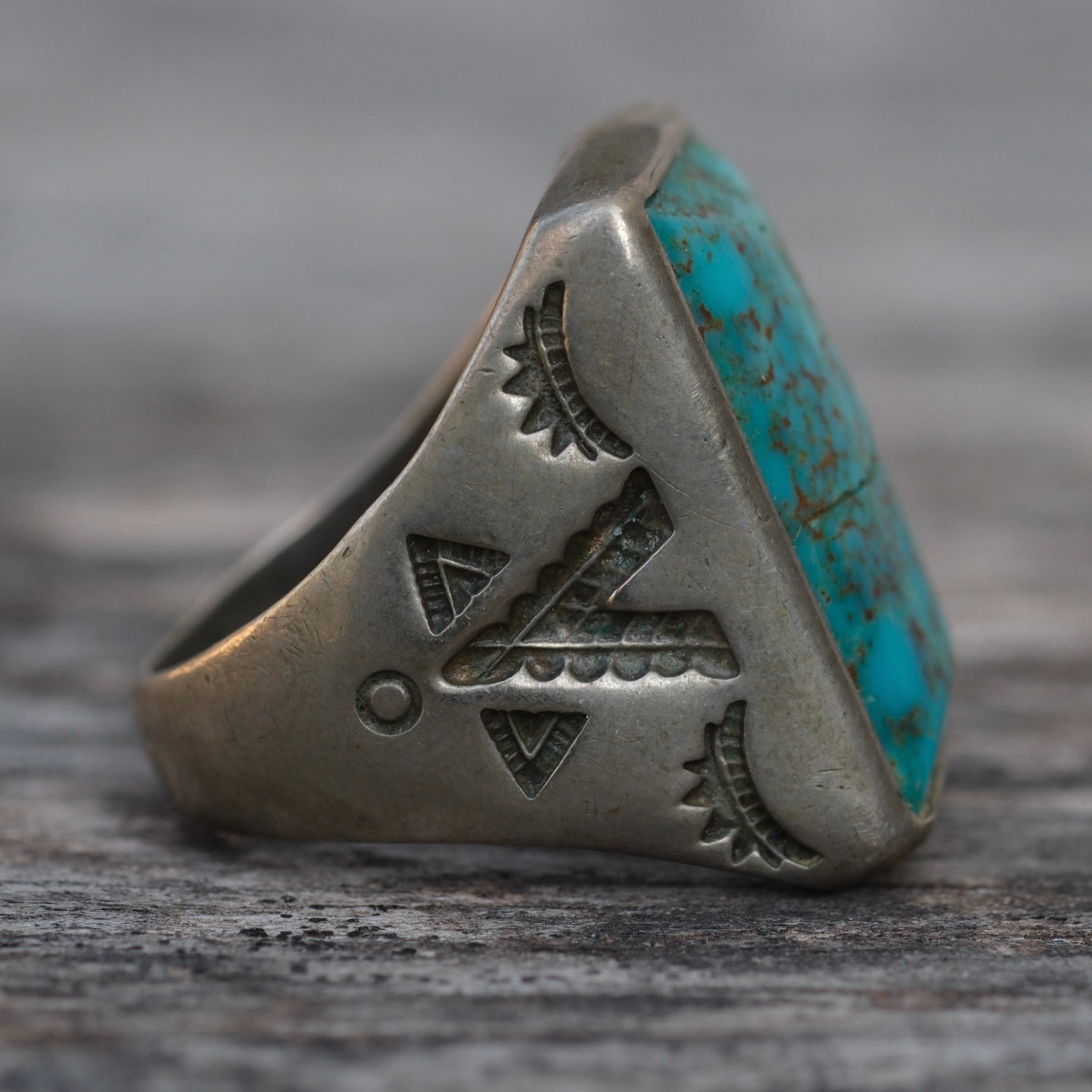 Vintage Sterling Turquoise Stamped V Ring 10