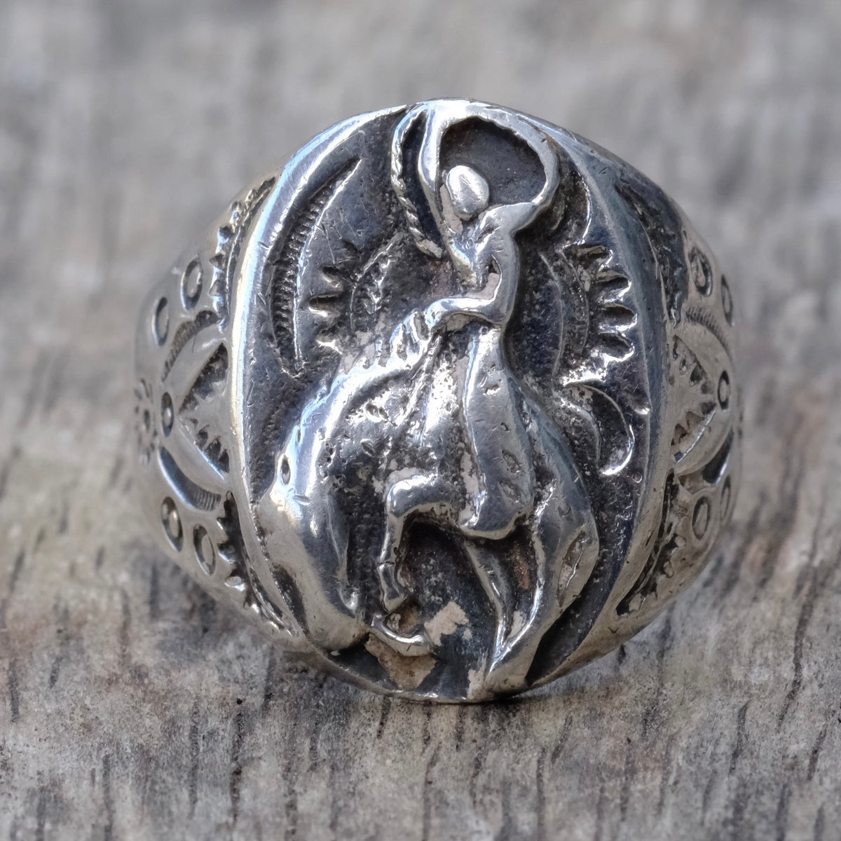 Vintage Sterling Bucking Bronco Stamped V Ring 11.25