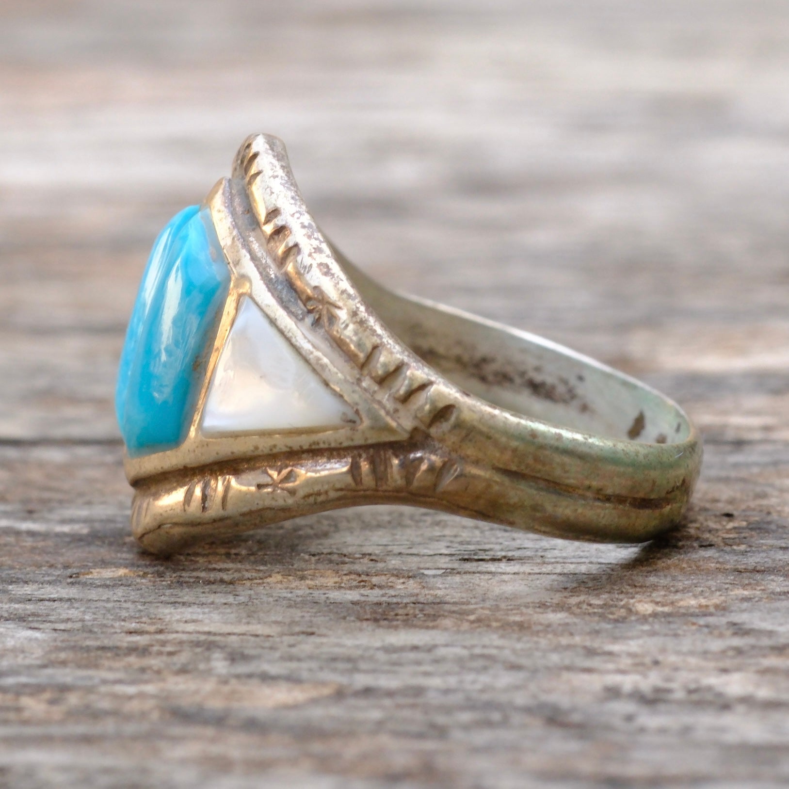 Vintage Sterling Turquoise and Mother Of Pearl Inlay Ring 10.75