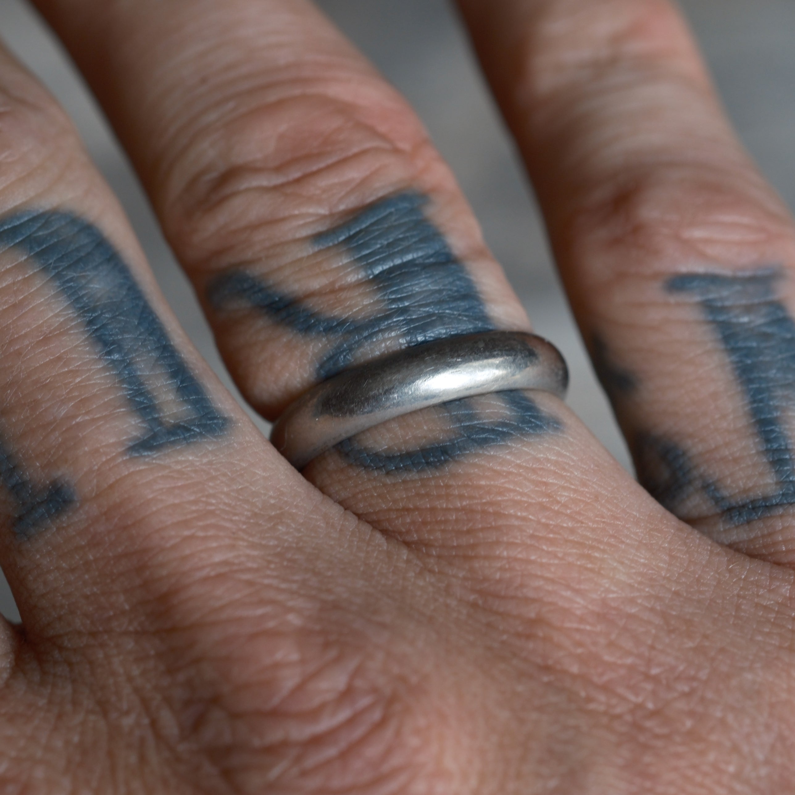 Vintage Sterling Silver Band Ring 8.75