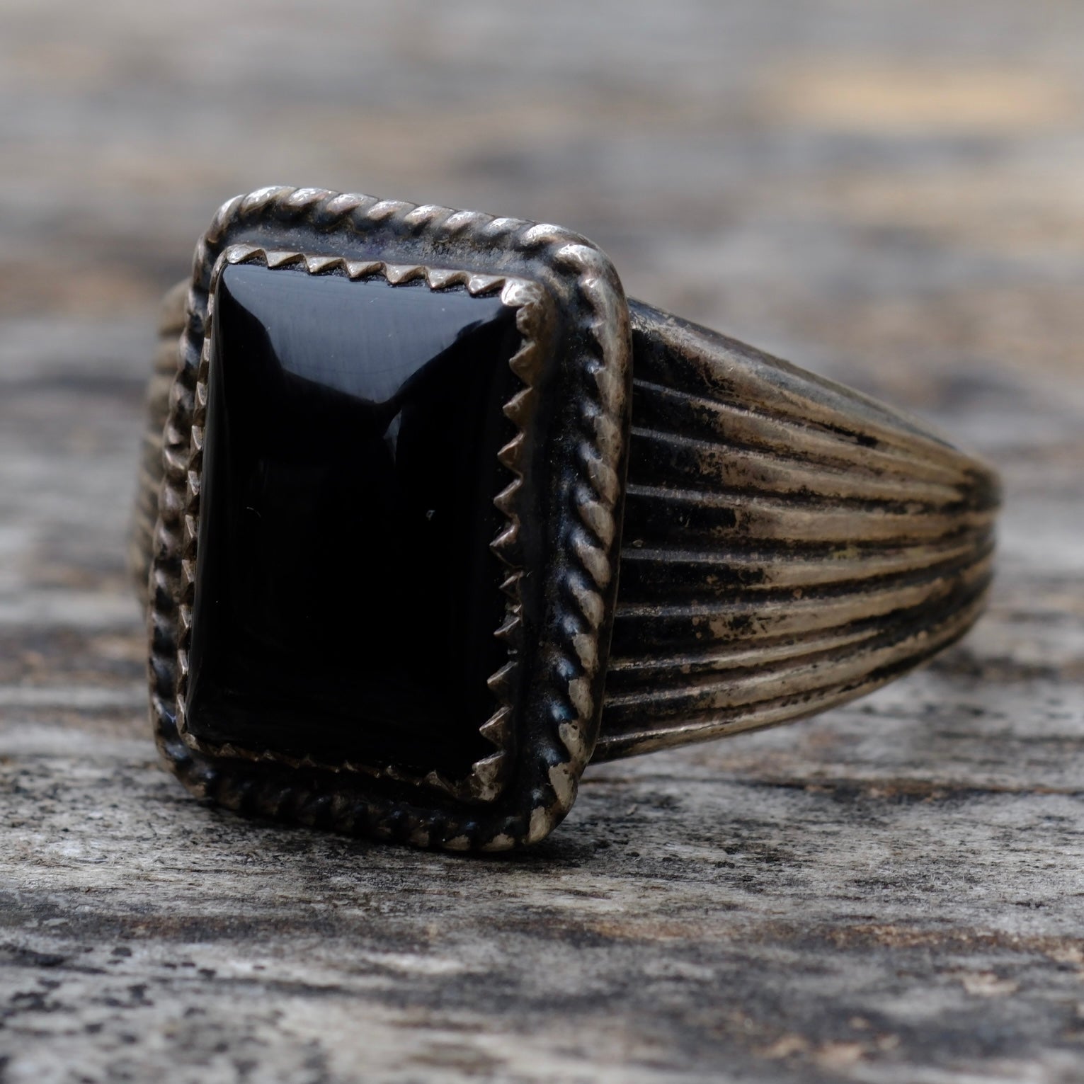 Vintage Sterling Onyx Ribbed Band Ring 12.5
