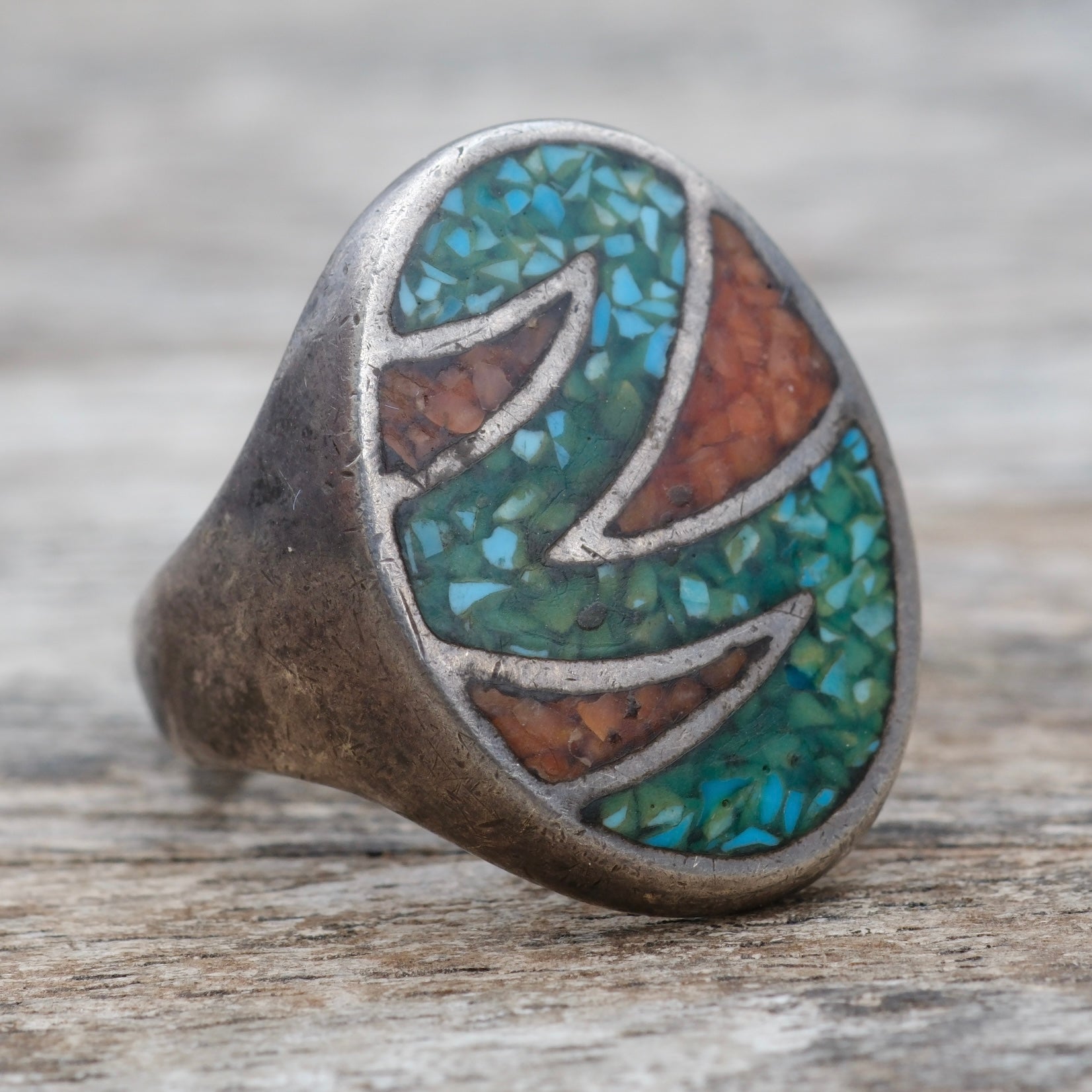 Vintage Sterling Crushed Turquoise and Coral Inlay Ring 7.75
