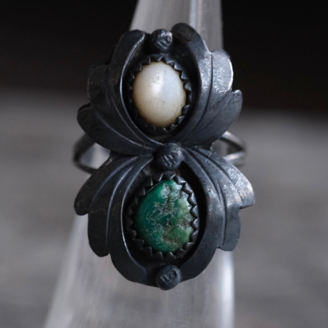 Vintage Sterling Turquoise and Mother Of Pearl Ring 4