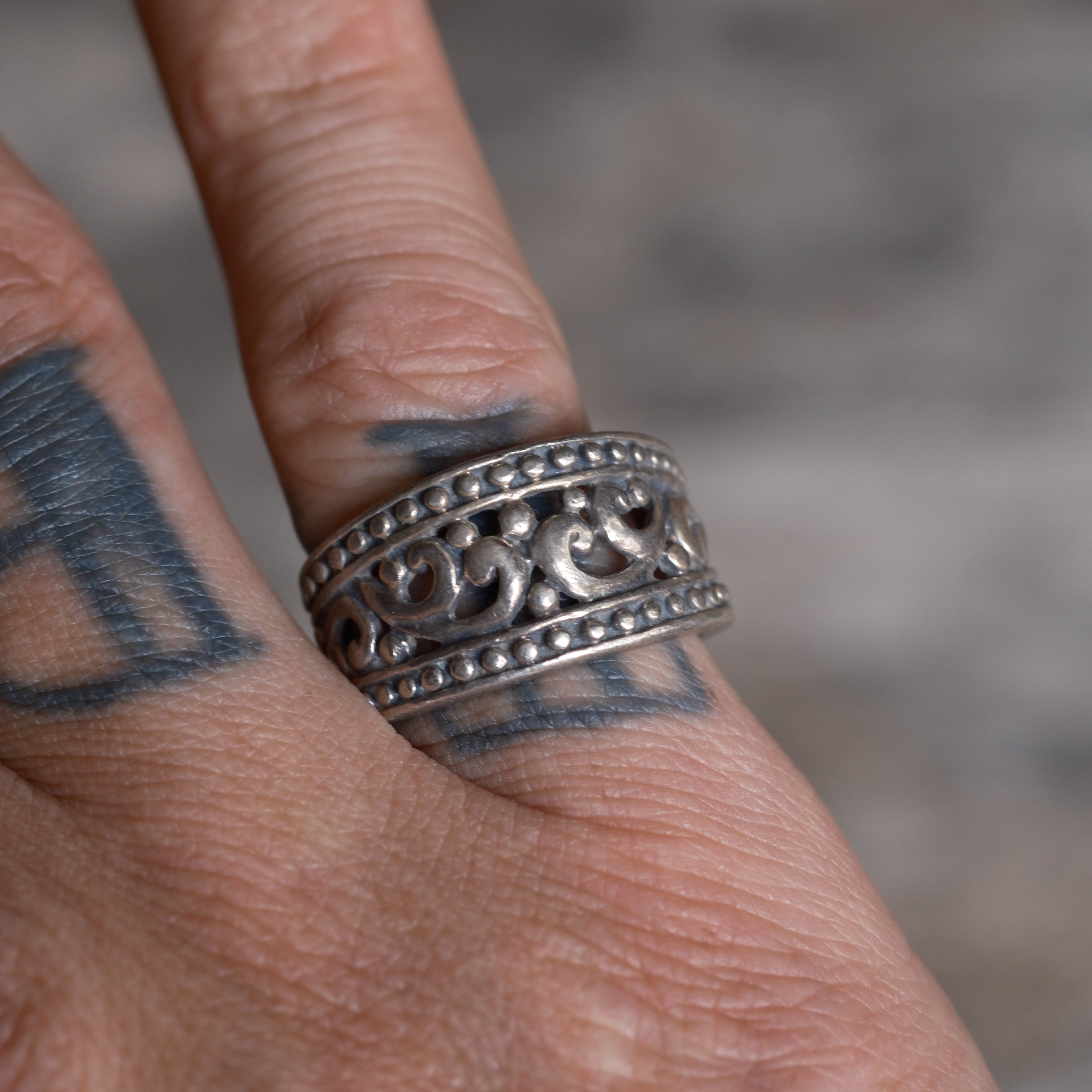 Vintage Sterling Silver Scroll Band Ring 6.75