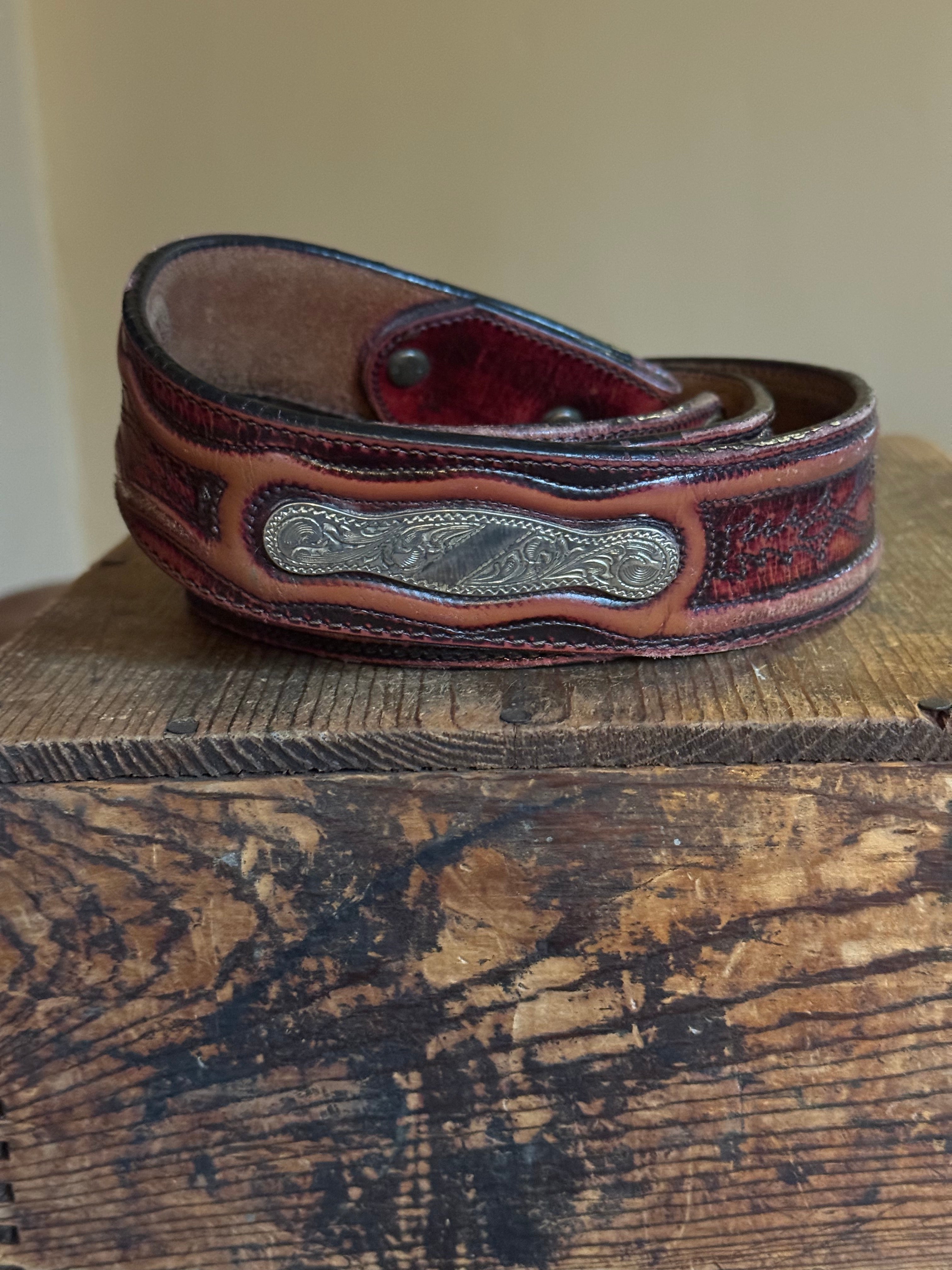 Vintage Western Style Leather Silver Tone Detailed Belt
