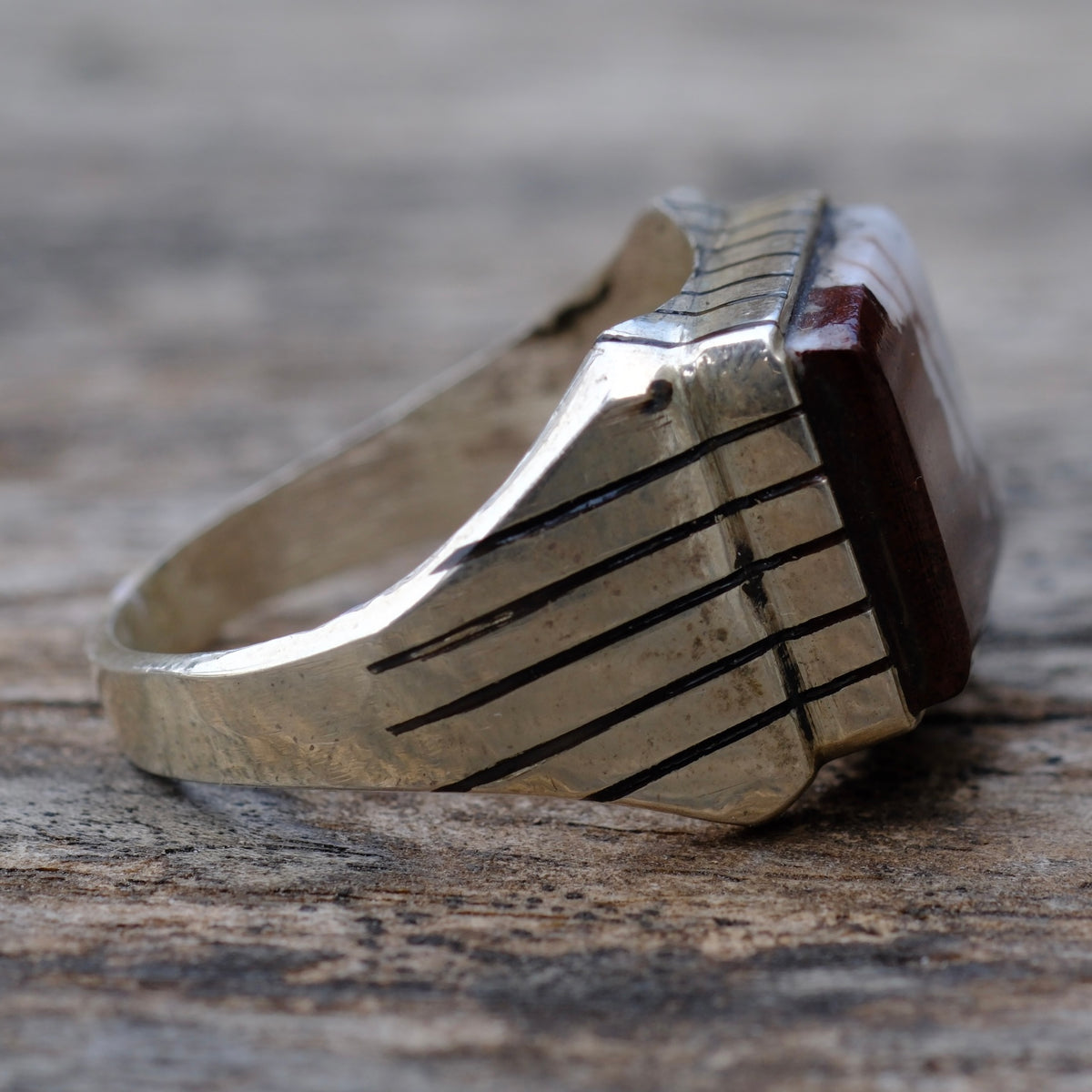 Vintage Sterling White Buffalo Ribbed Band Ring 9.25