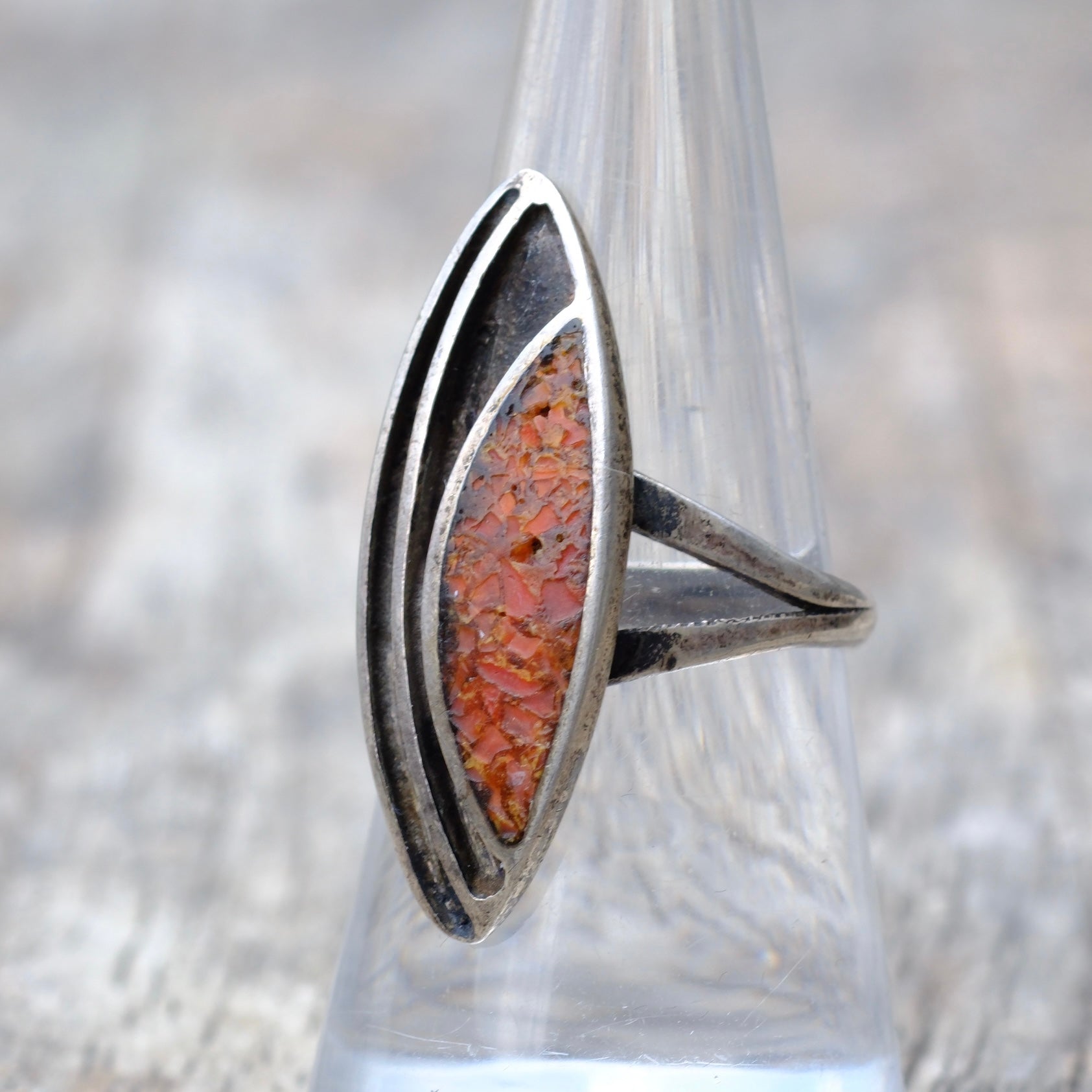Vintage Sterling Silver Crushed Coral Inlay Shield Ring 7.5