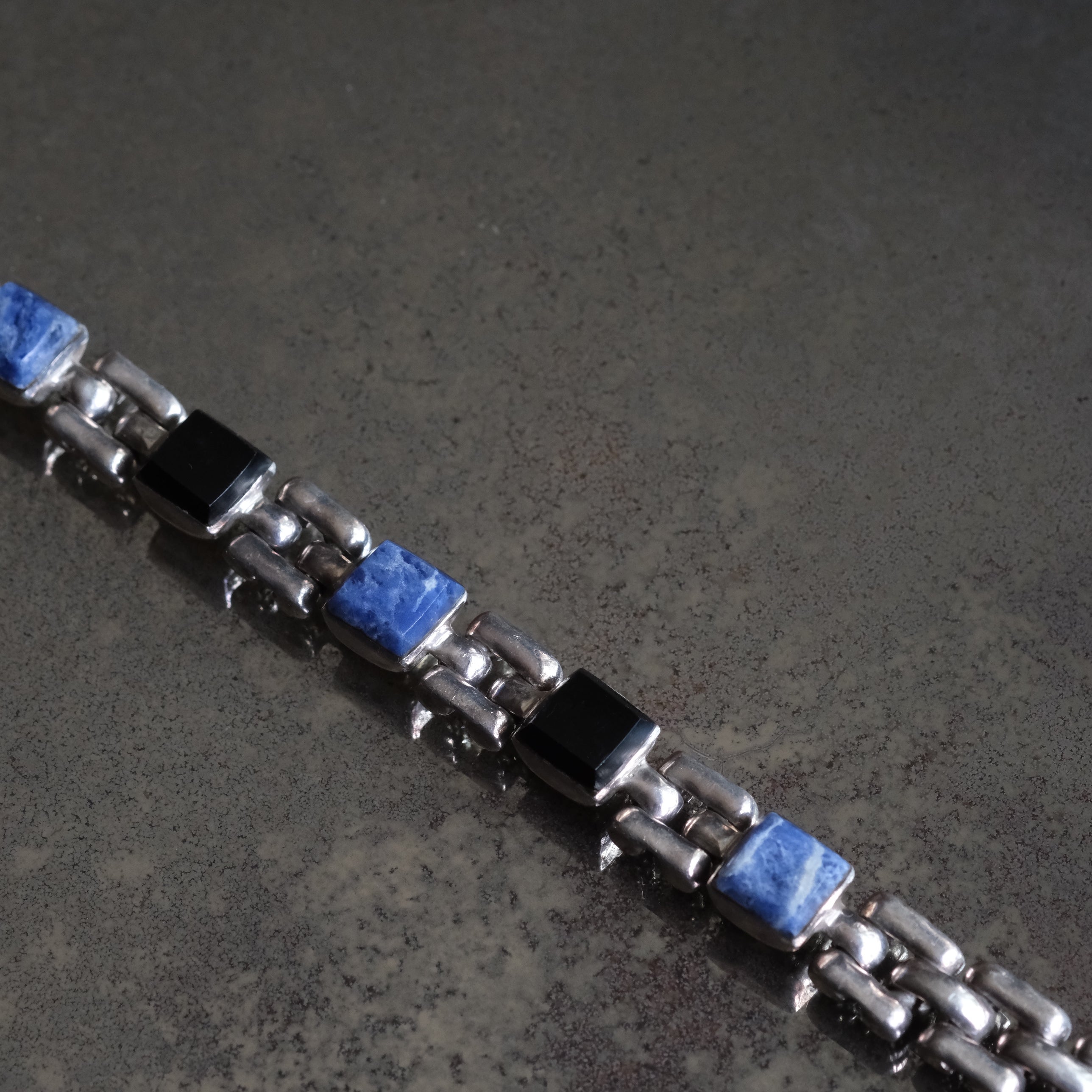 Heavy Vintage Sterling Lapis and Onyx Panther Bracelet 7.5"