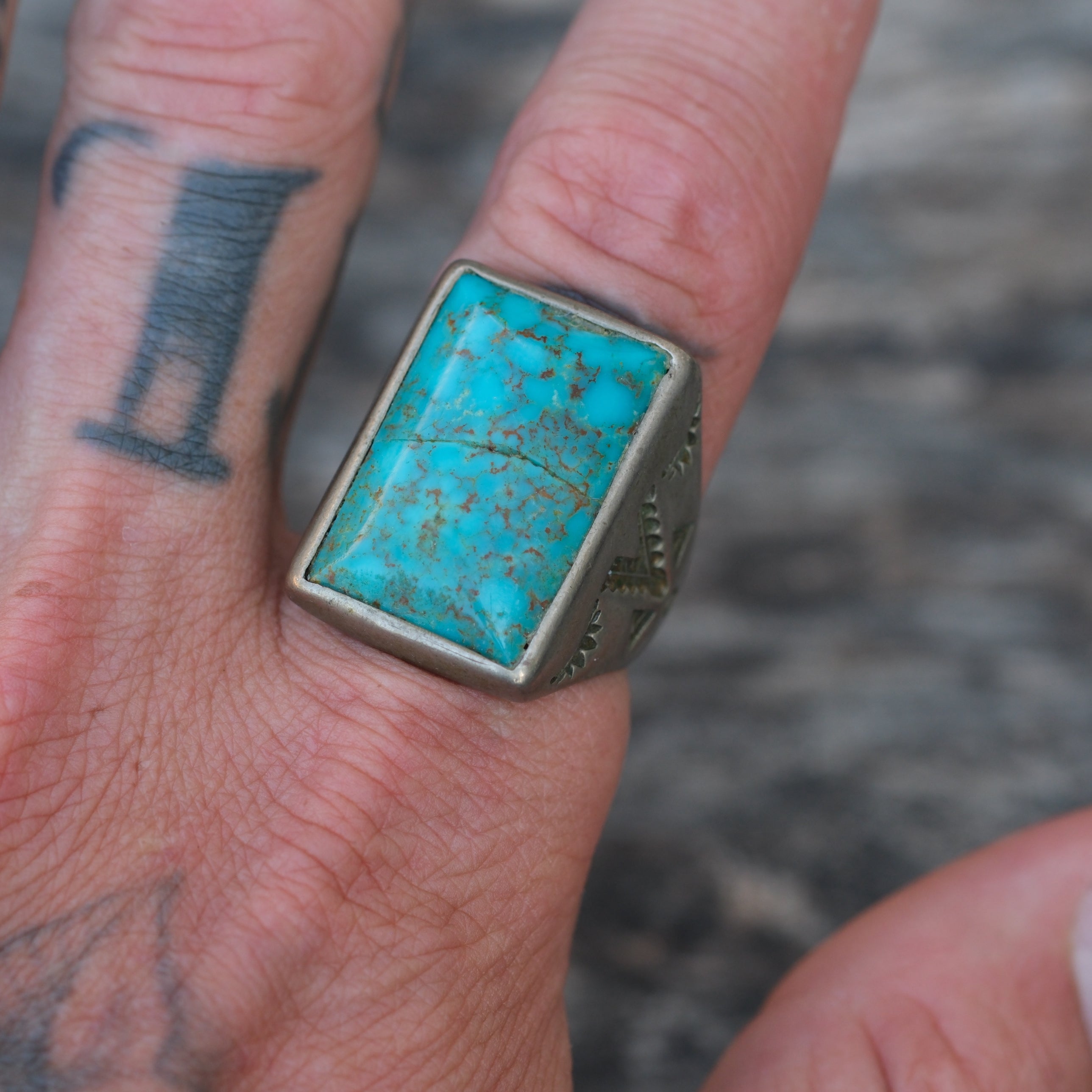 Vintage Sterling Turquoise Stamped V Ring 10