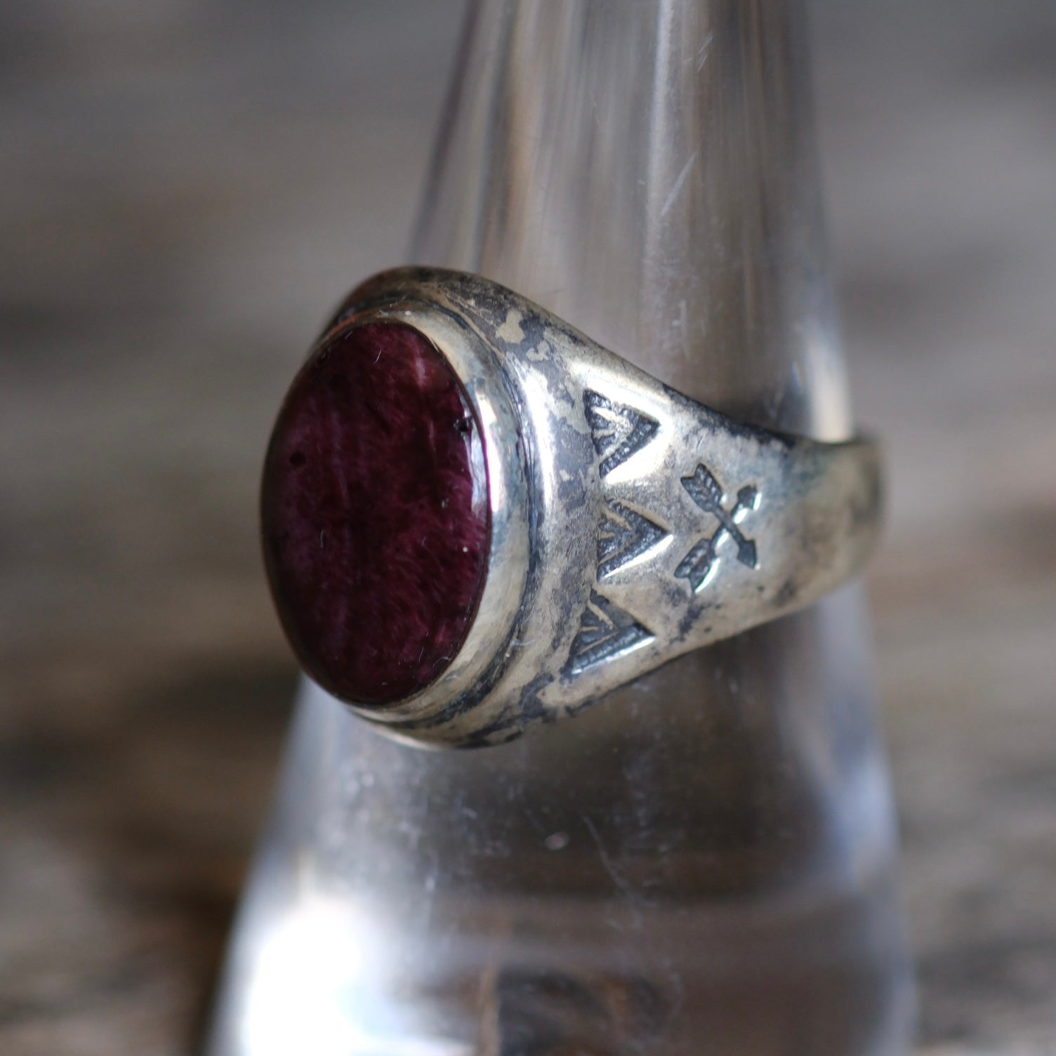 Vintage Sterling Purple Spiny Oyster Stamped Arrows Ring 8.5