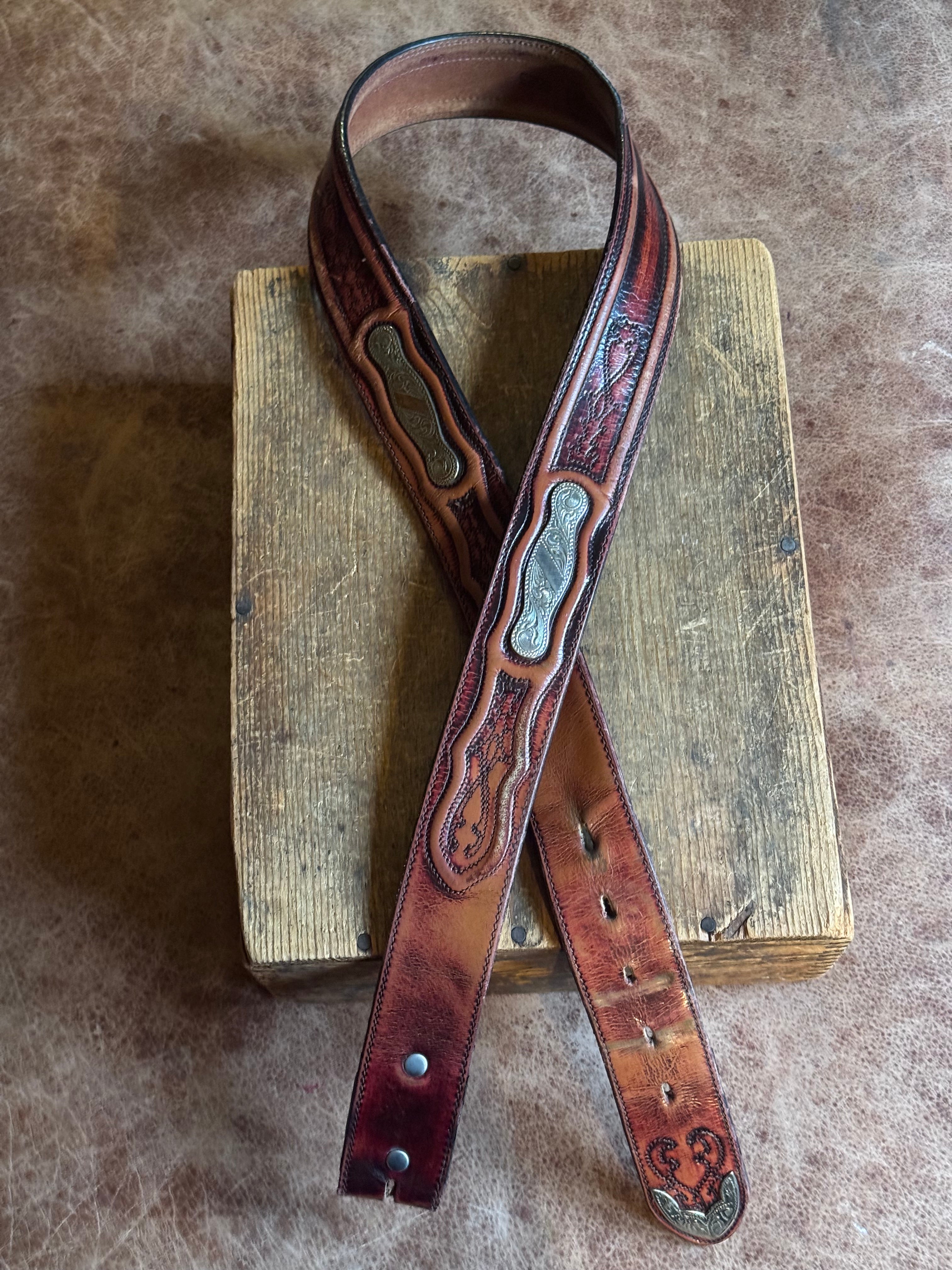 Vintage Western Style Leather Silver Tone Detailed Belt