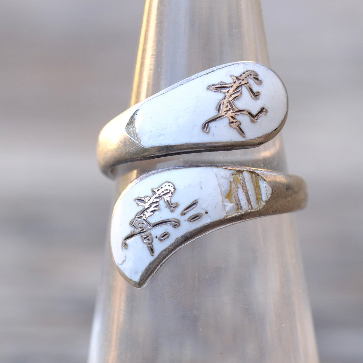 Vintage Sterling White Enamel Siam Ring 4