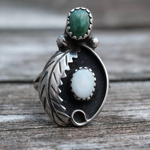 Vintage Sterling Malachite and Mother Of Pearl Feather Ring 4.75