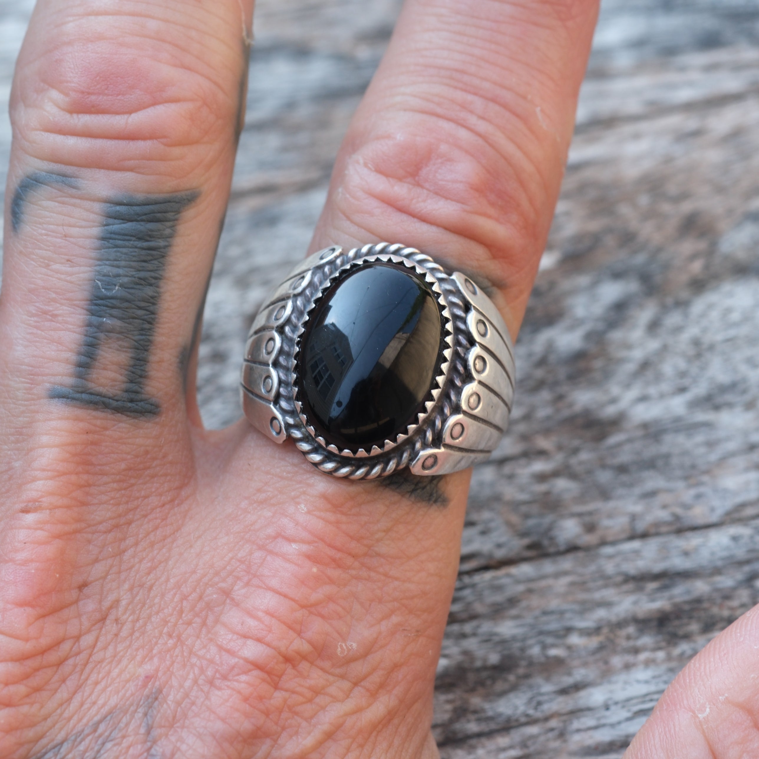Vintage Sterling Onyx Ribbed Band Ring 10.75