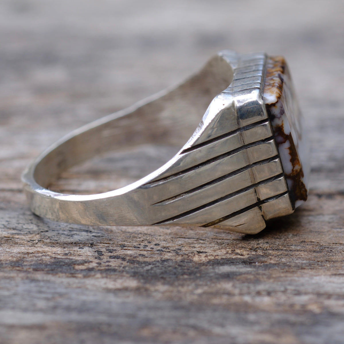 Vintage Sterling White Buffalo Ribbed Band Ring 12.75
