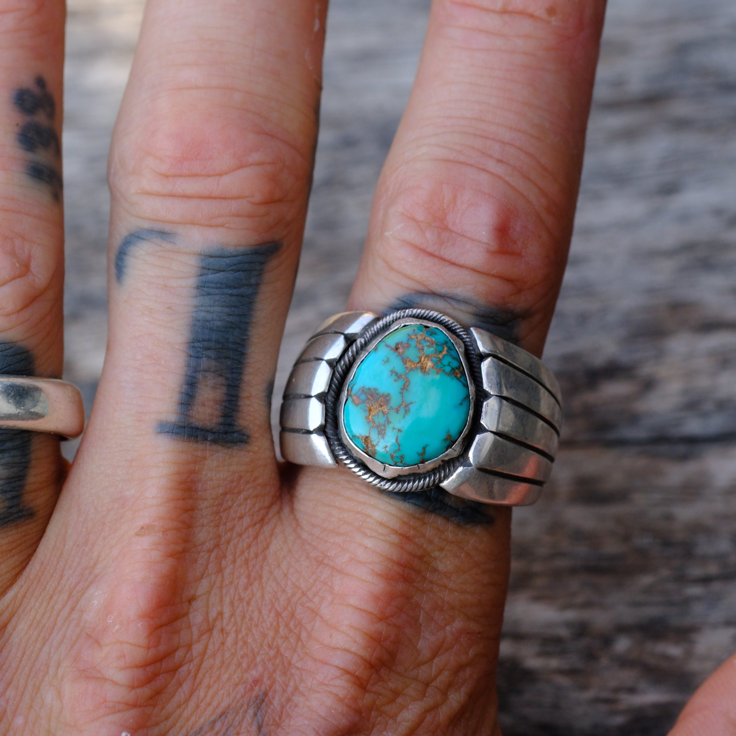 Sterling Silver Ribbed Band Turquoise Ring 10.5