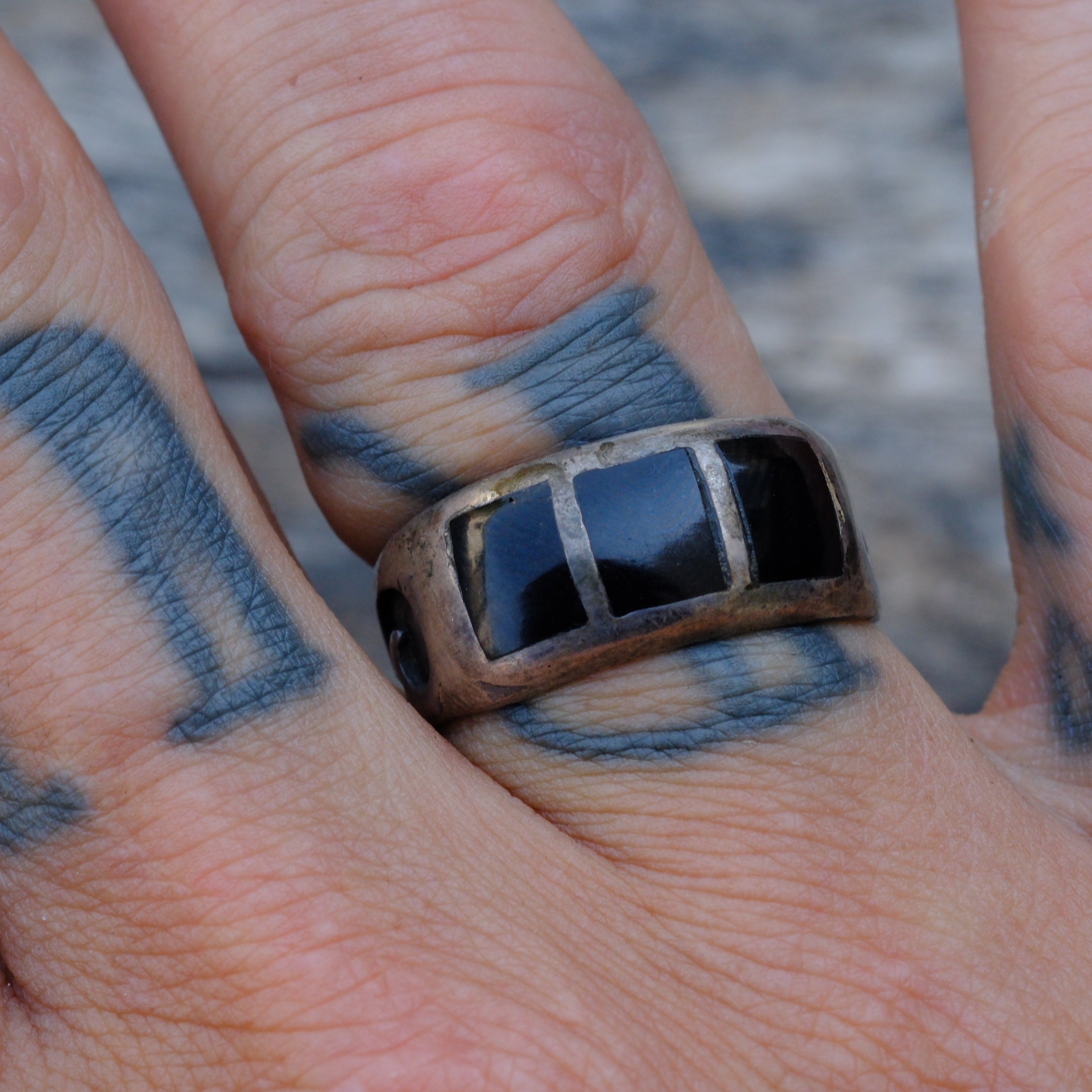 Vintage Sterling Onyx Inlay Stamped Band Ring 8.5