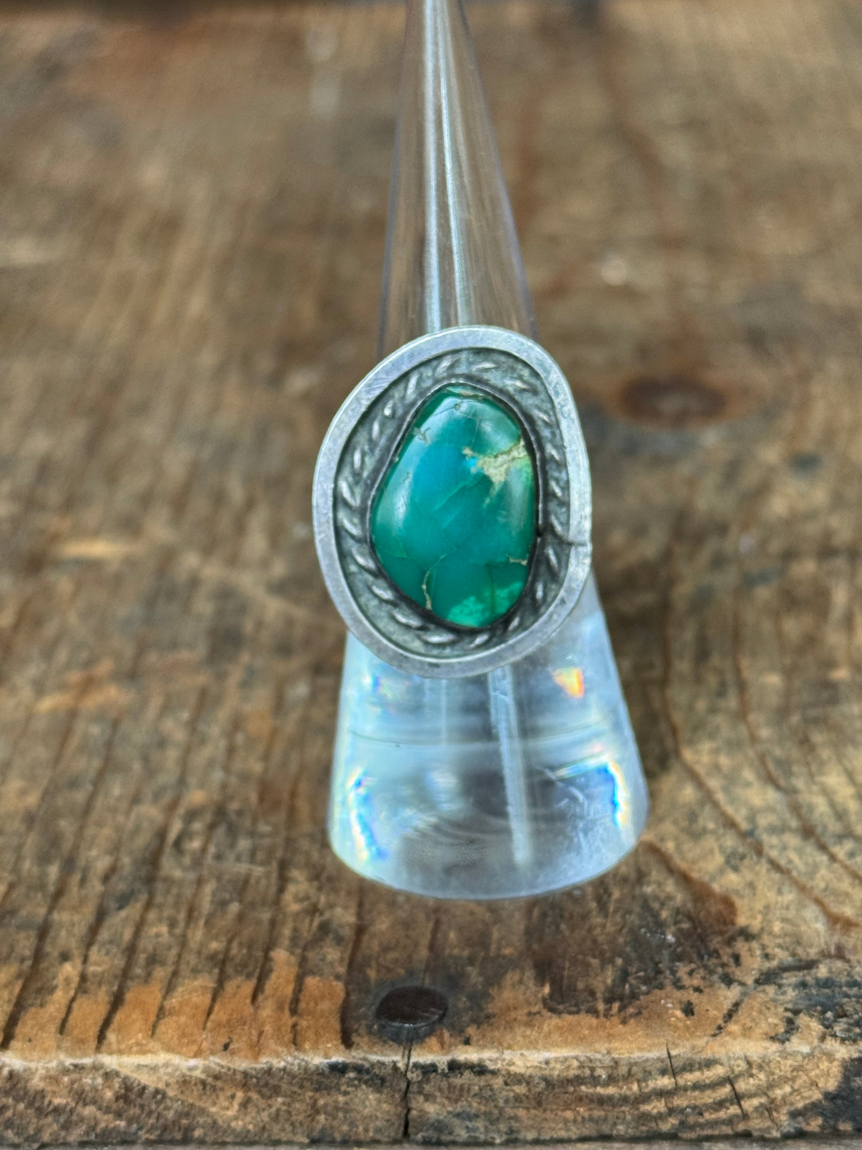 Vintage Sterling Silver Rope Framed Turquoise Ring 7