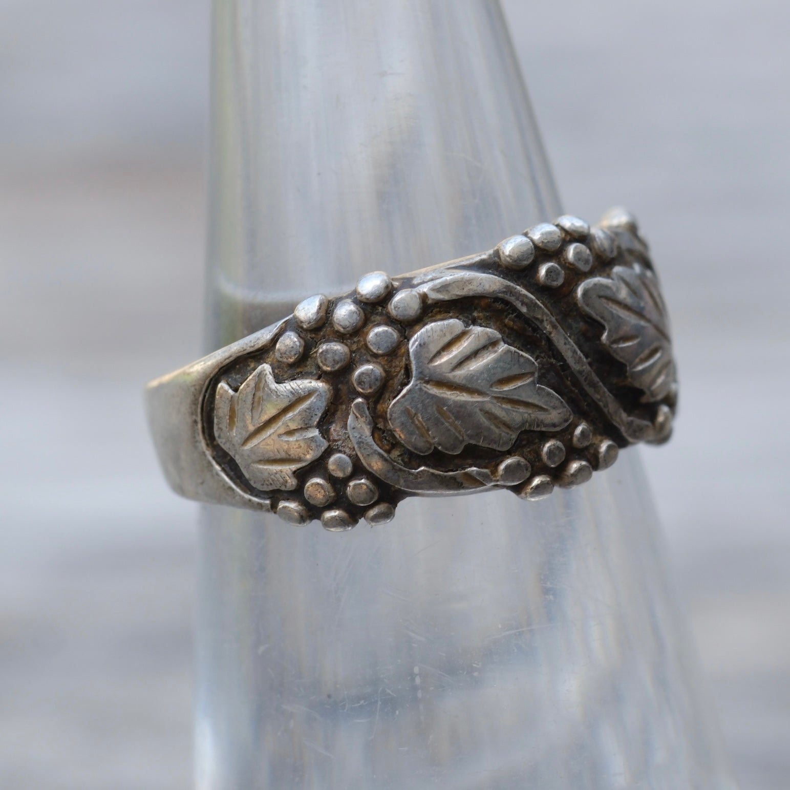 Vintage Sterling Leaf Band Ring 4.75