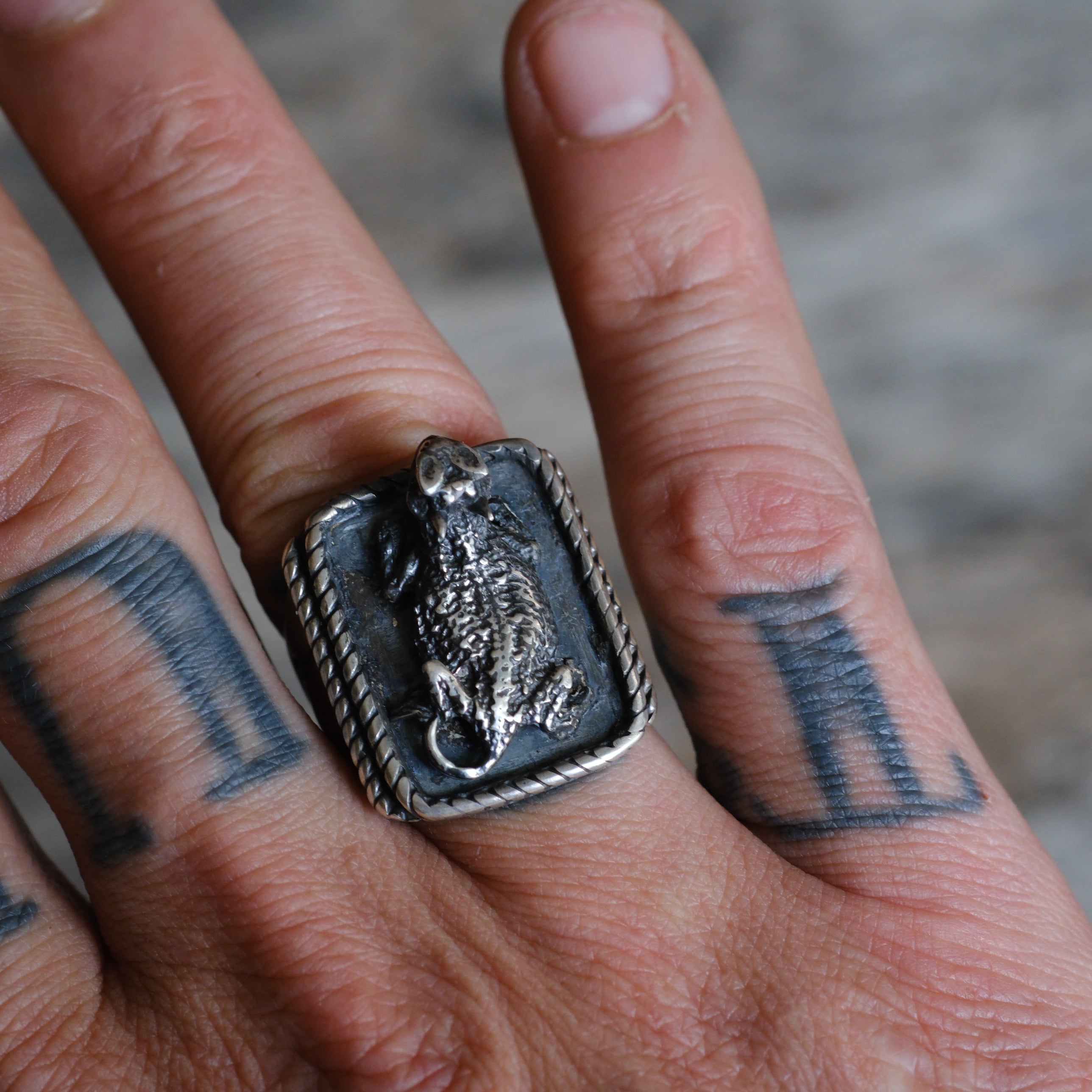 Vintage Sterling Silver Southwestern Lizard Stamped Band Ring 9