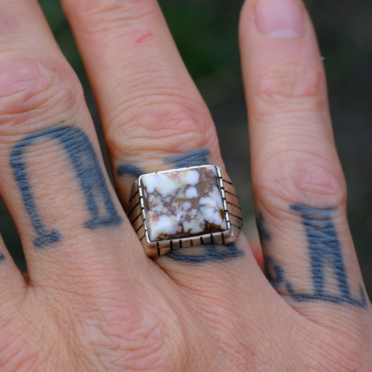 Vintage Sterling White Buffalo Ribbed Band Ring 8.75