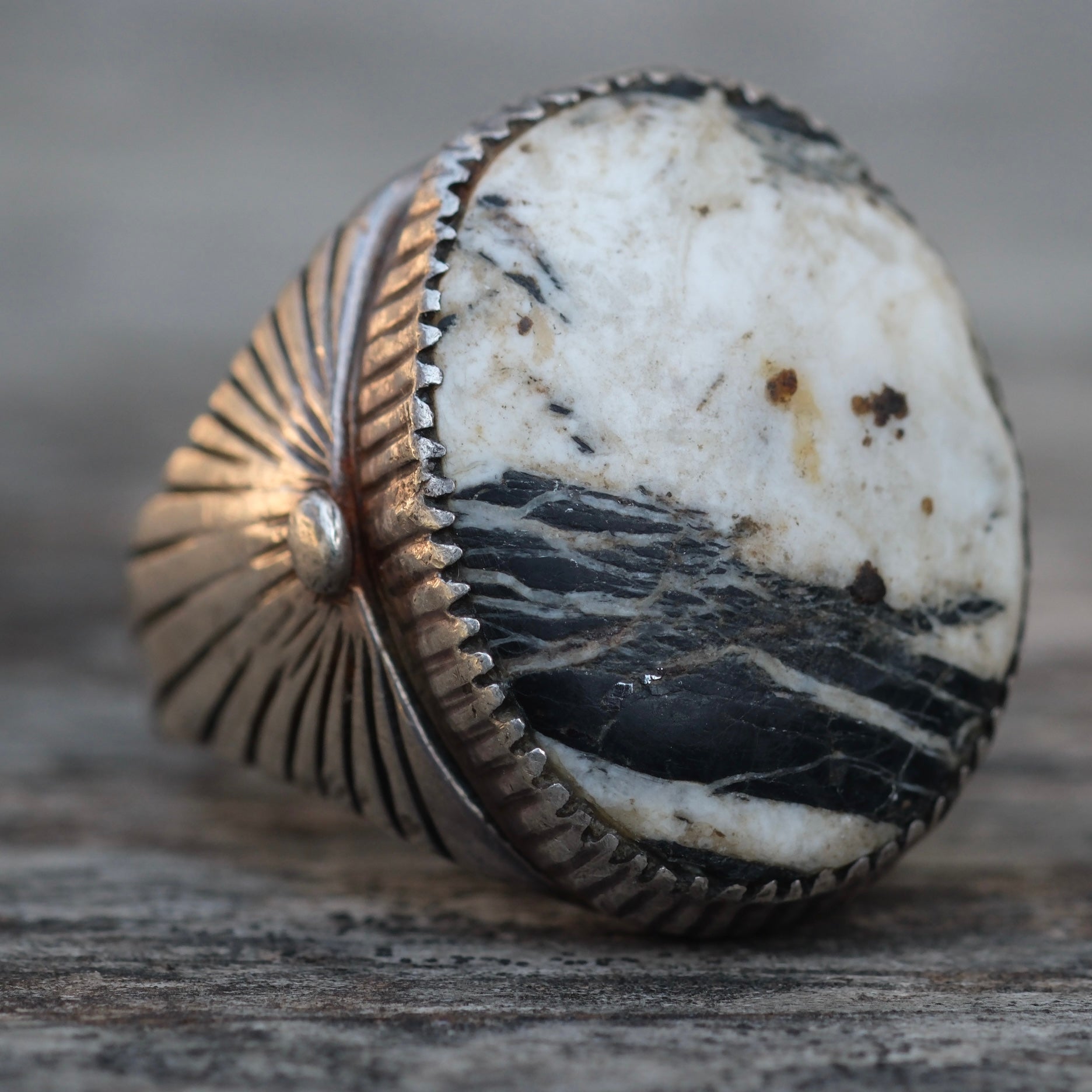 Vintage Sterling White Buffalo Ribbed Band Ring Ring 12.75