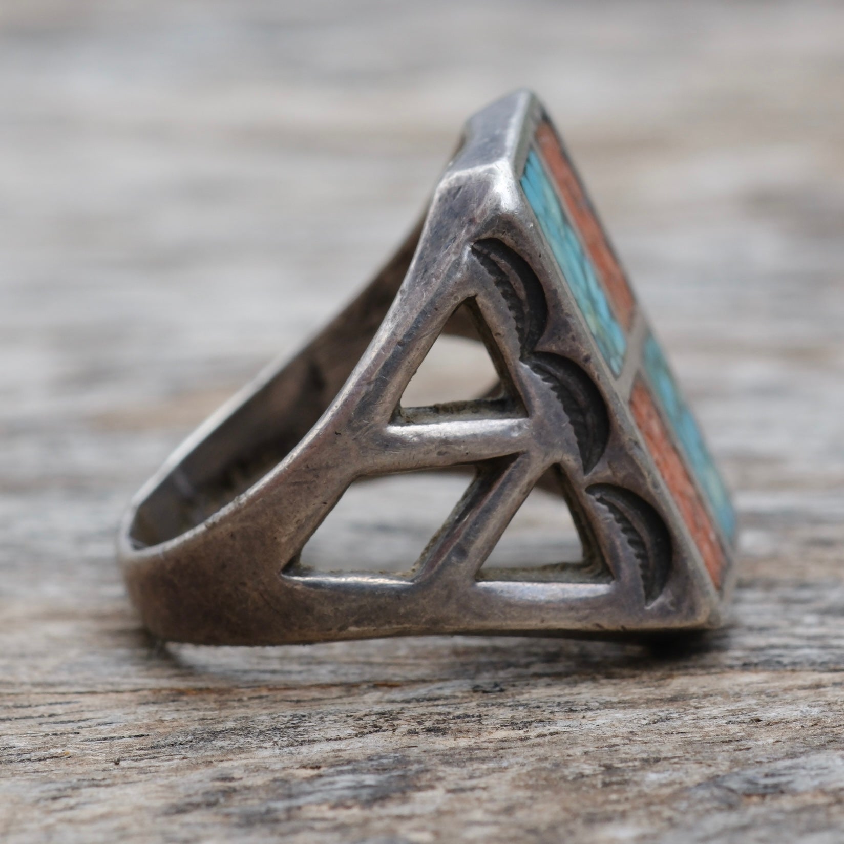 Vintage Sterling Crushed Turquoise and Coral Inlay Ring 8