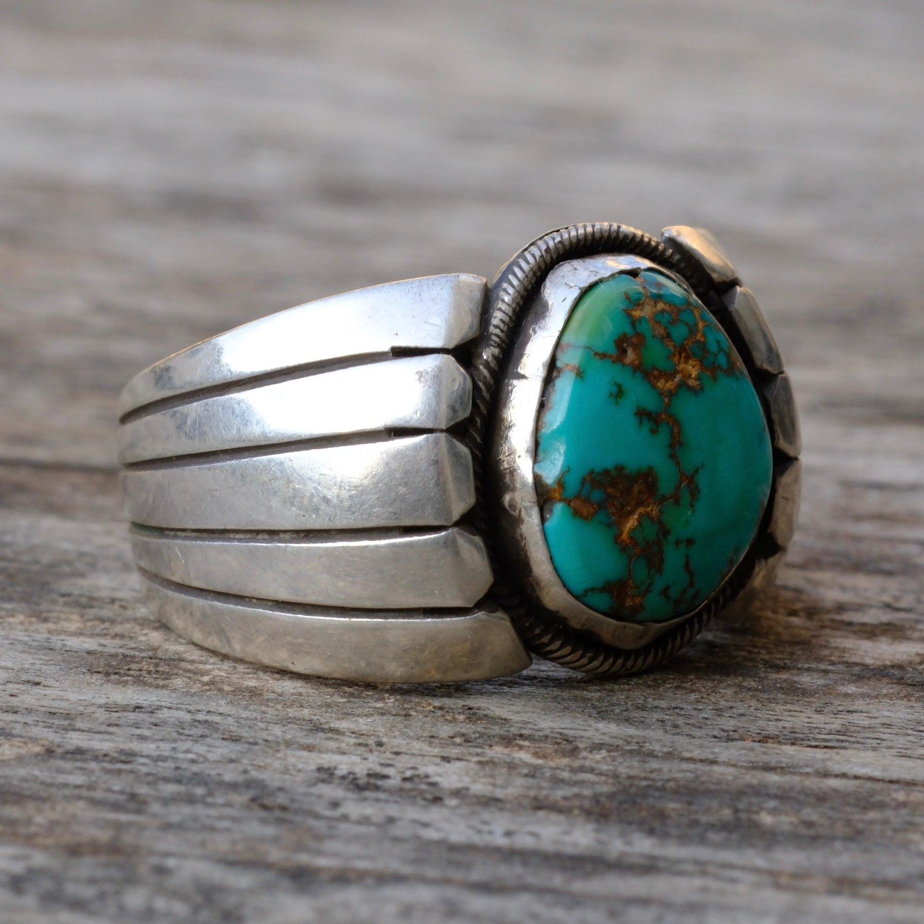 Sterling Silver Ribbed Band Turquoise Ring 10.5