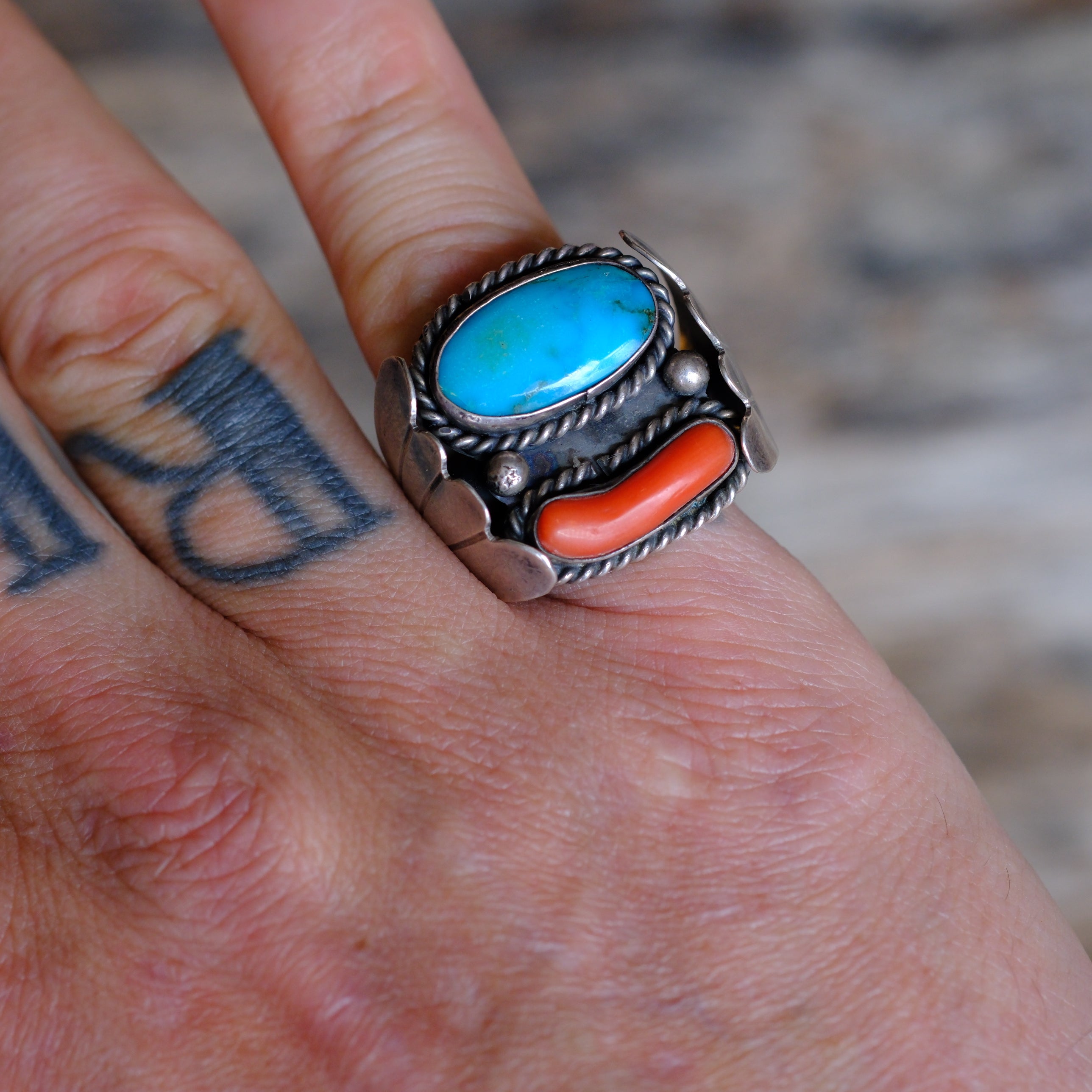 Vintage Sterling Turquoise and Coral Ribbed Band Ring 7.75