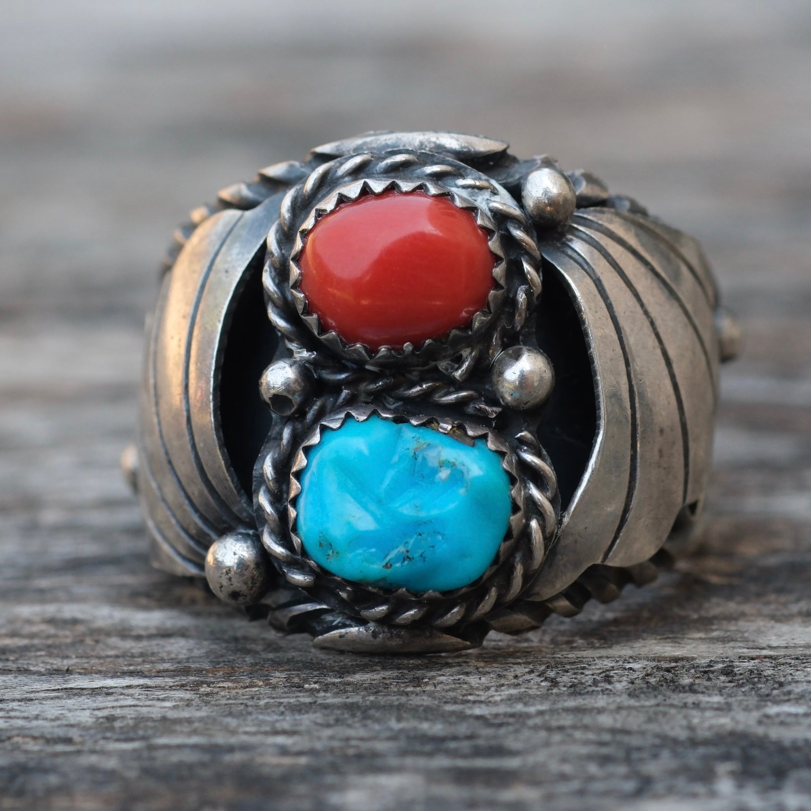 Vintage Sterling Turquoise and Coral Ribbed Band Ring 12.25