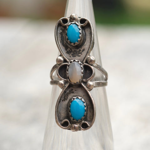 Vintage Sterling Turquoise and Mother Of Pearl Ring 3