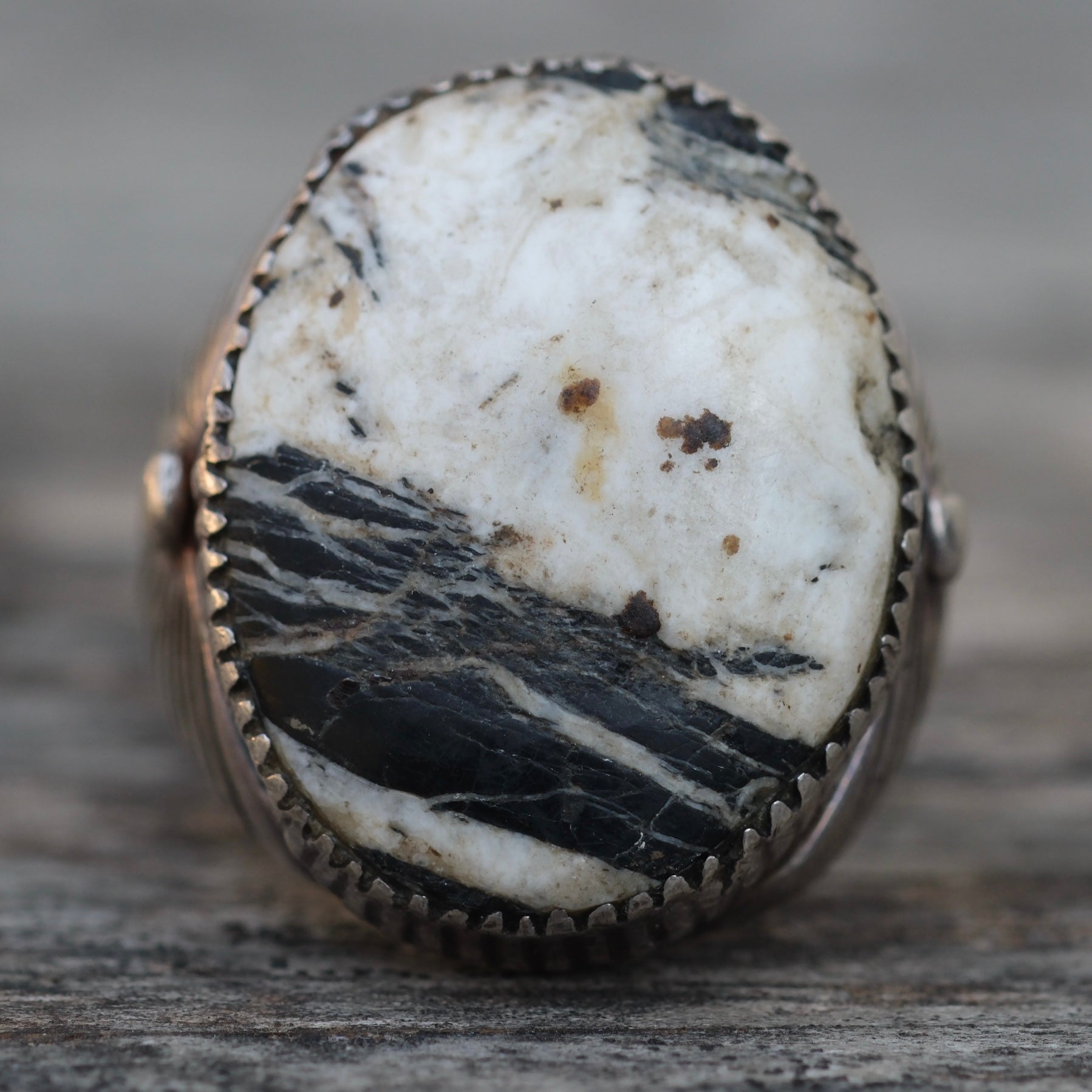 Vintage Sterling White Buffalo Ribbed Band Ring Ring 12.75