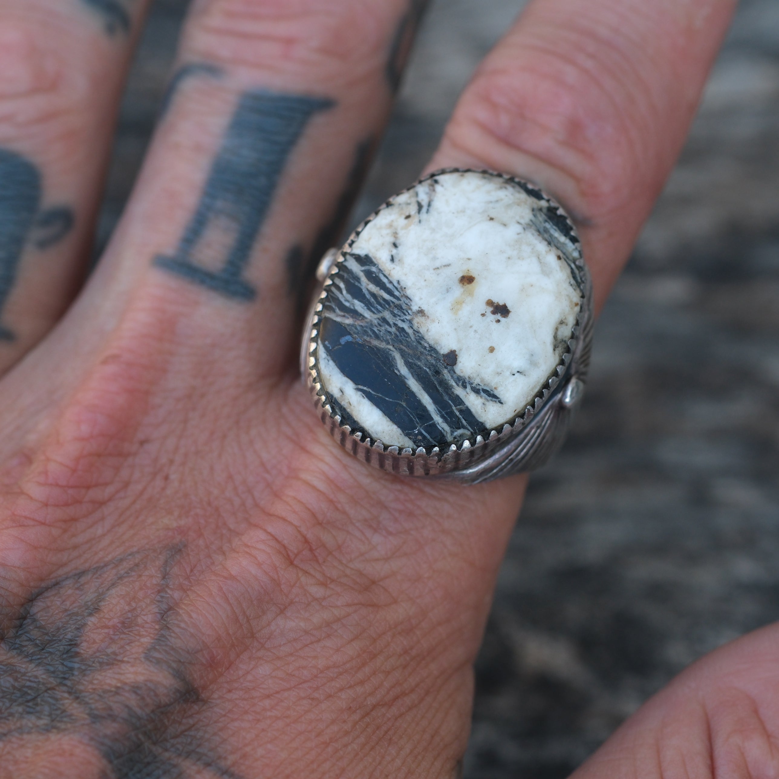 Vintage Sterling White Buffalo Ribbed Band Ring Ring 12.75