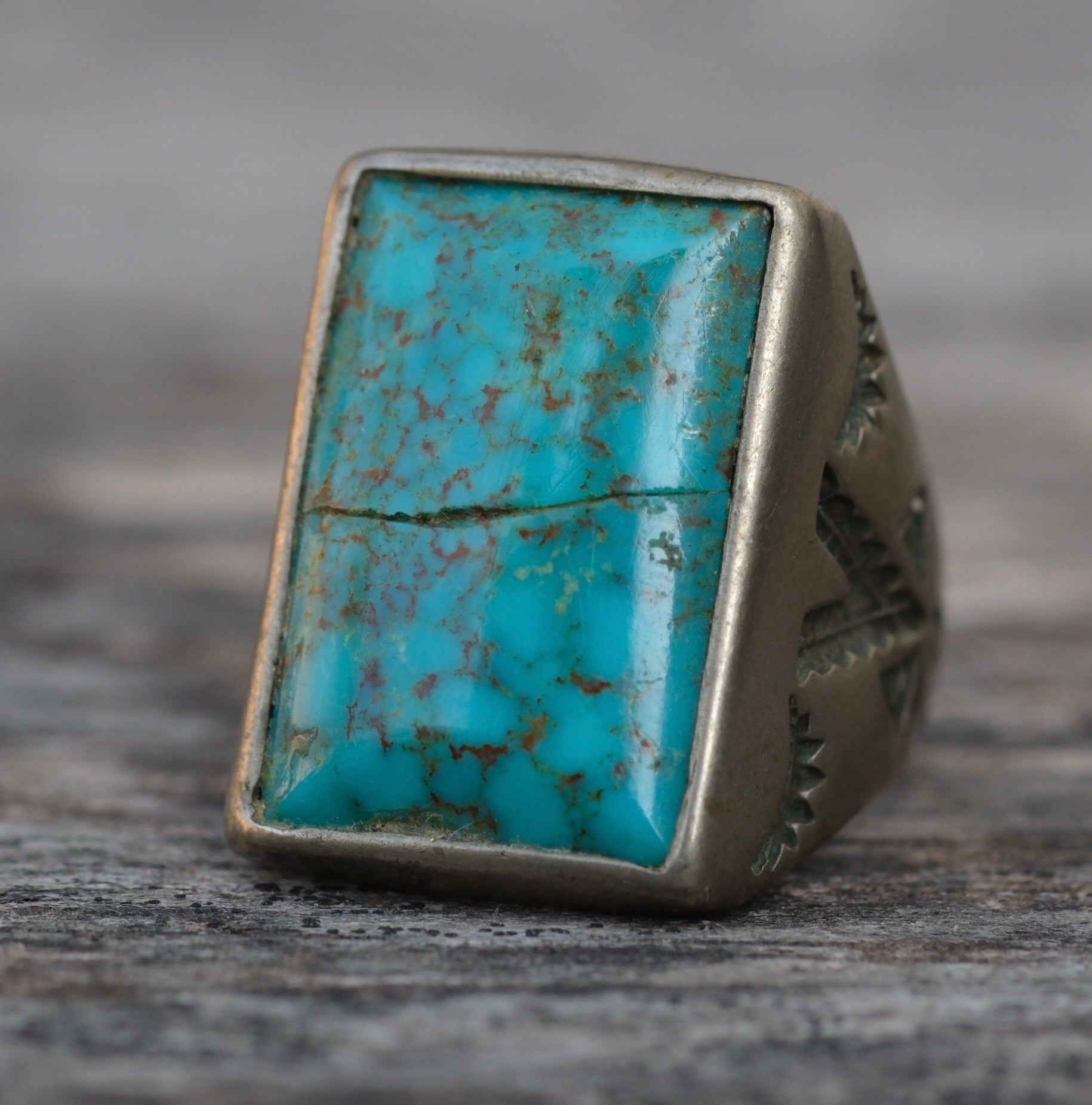 Vintage Sterling Turquoise Stamped V Ring 10