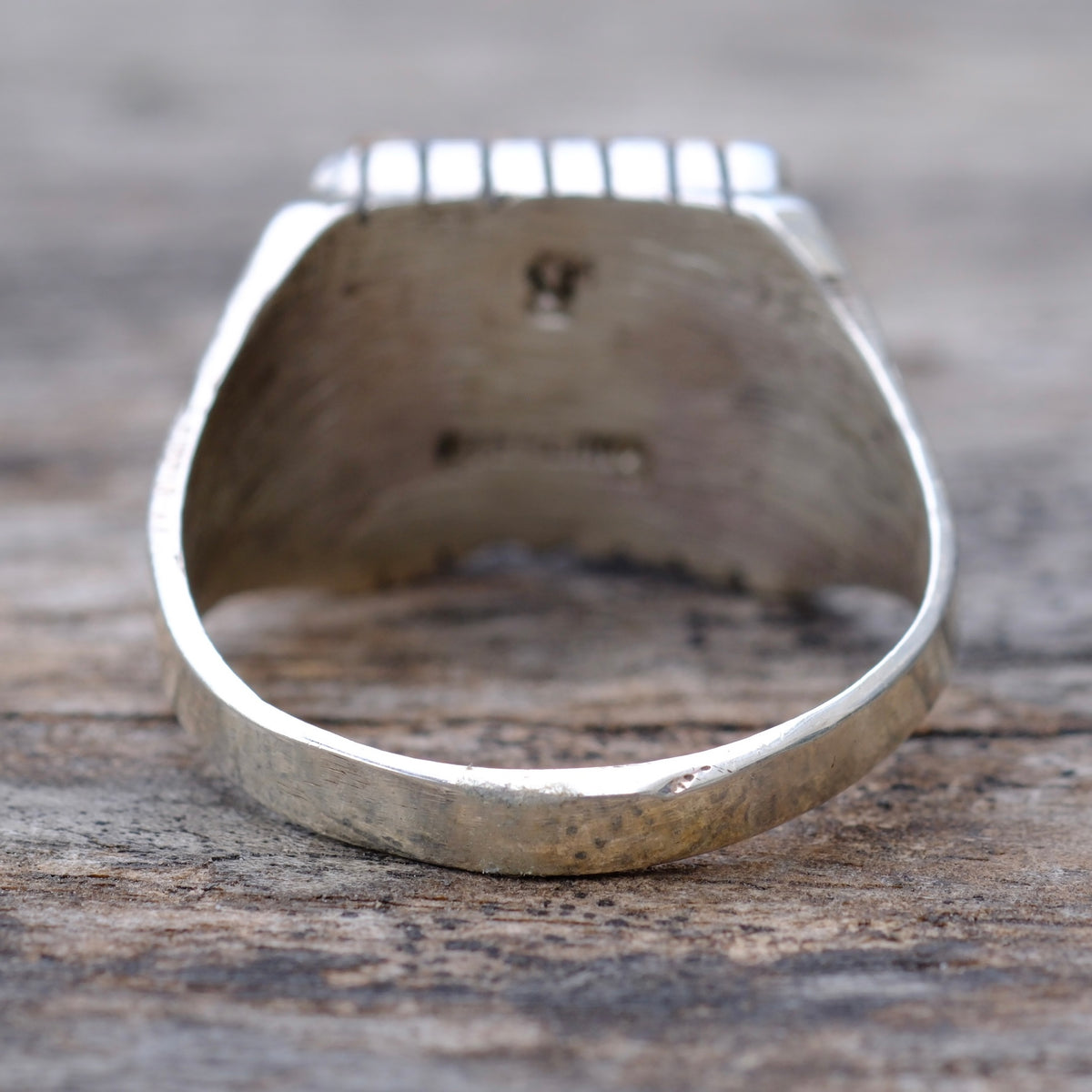 Vintage Sterling White Buffalo Ribbed Band Ring 12.75