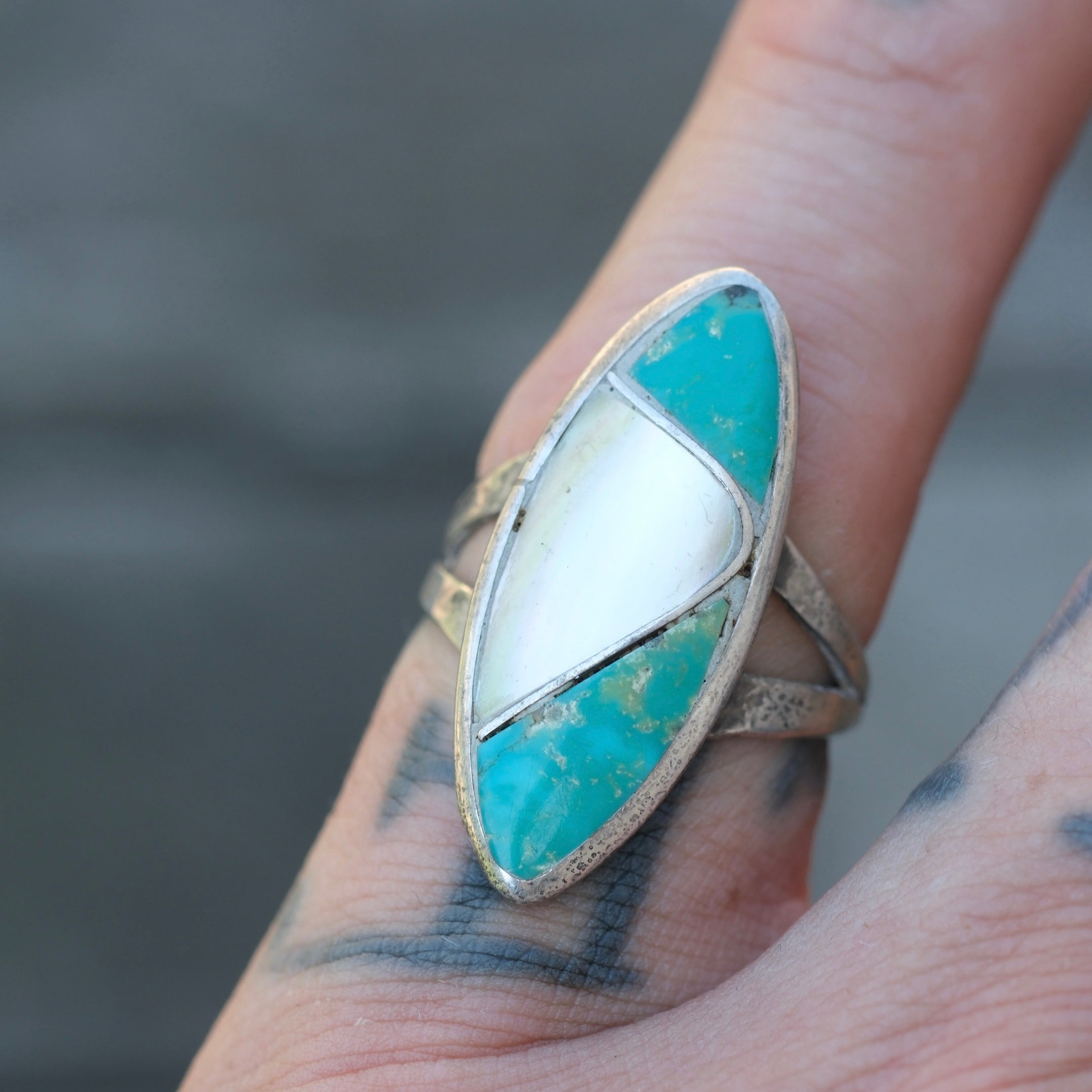 Vintage Sterling Turquoise and Mother Of Pearl Inlay Ring 5.25