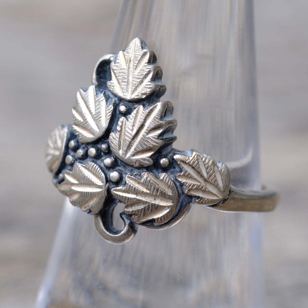 Vintage Sterling Silver Leaf Ring 7.25
