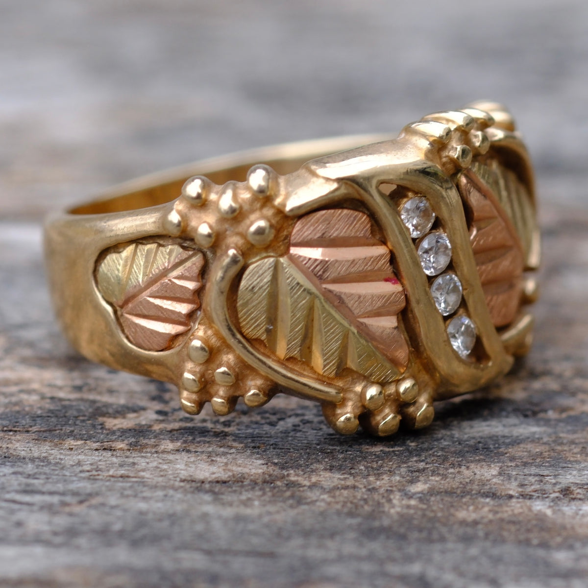 Vintage 10K Solid Gold and Diamond Leaf Ring 5