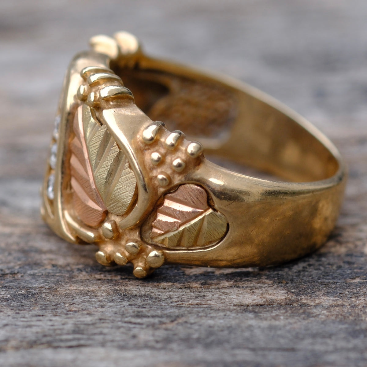 Vintage 10K Solid Gold and Diamond Leaf Ring 5