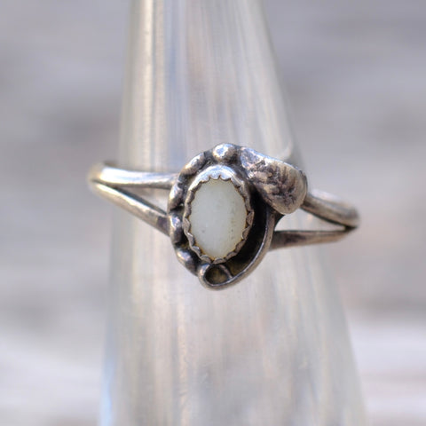 Vintage Sterling Mother Of Pearl Feather Ring 4.5