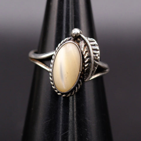 Vintage Sterling Mother Of Pearl Feather Ring 5.5