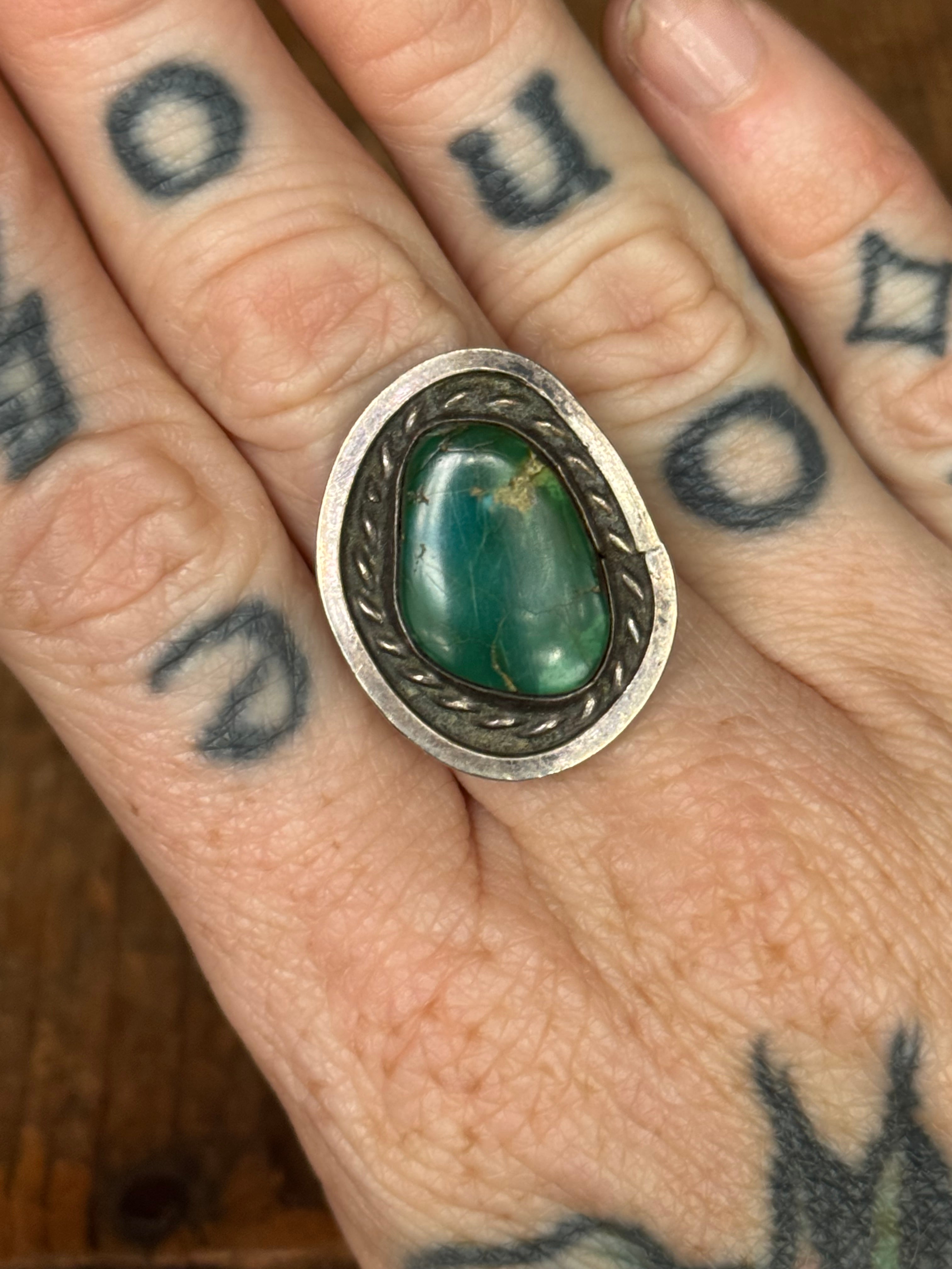 Vintage Sterling Silver Rope Framed Turquoise Ring 7