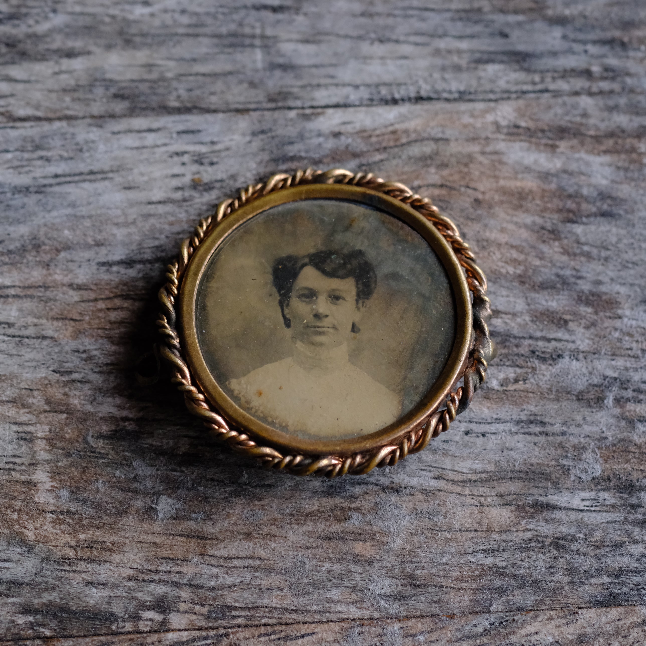 Vintage 1900's Memorial Brooch