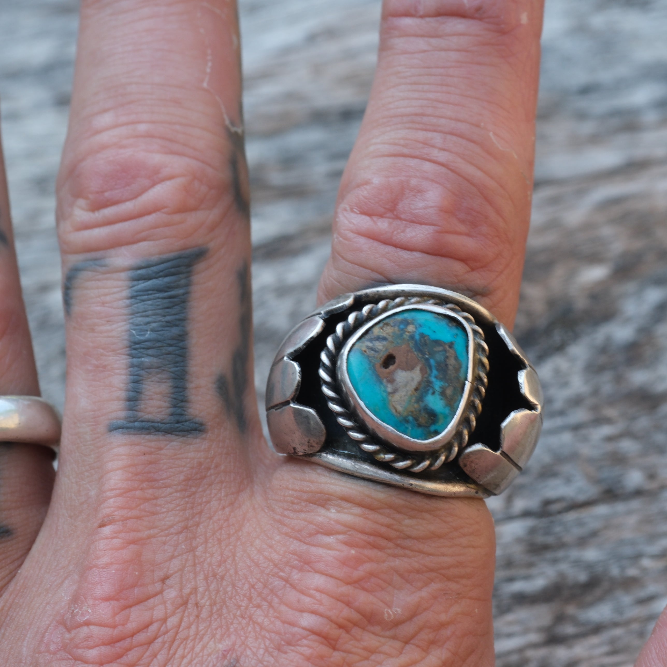 Vintage Sterling Turquoise Ribbed Band Ring 10