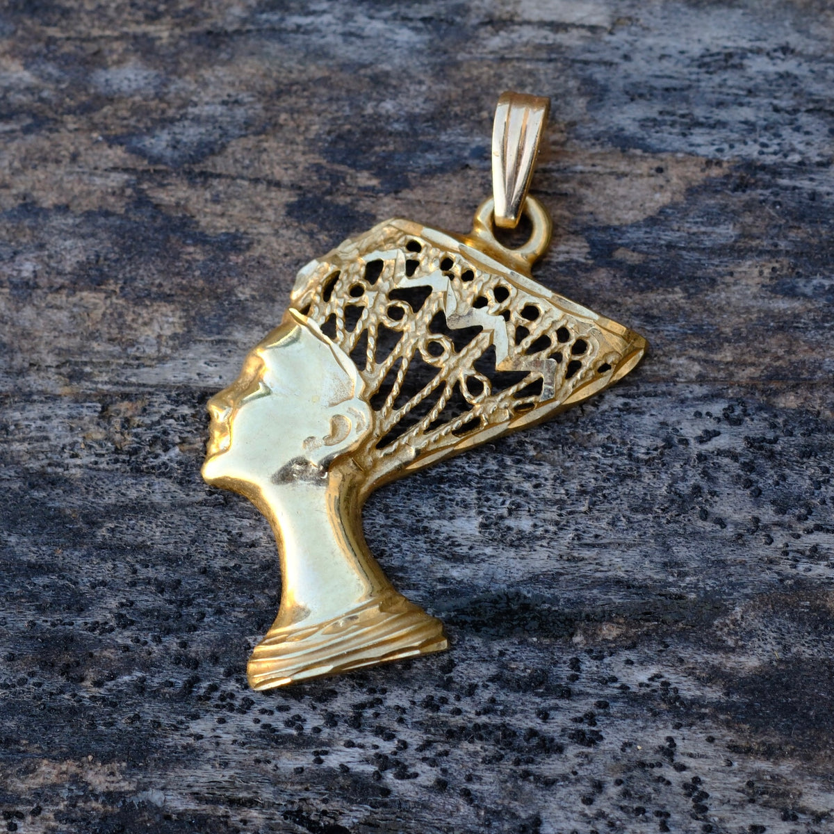 Vintage 14K Gold Nefertiti Pendant 1"