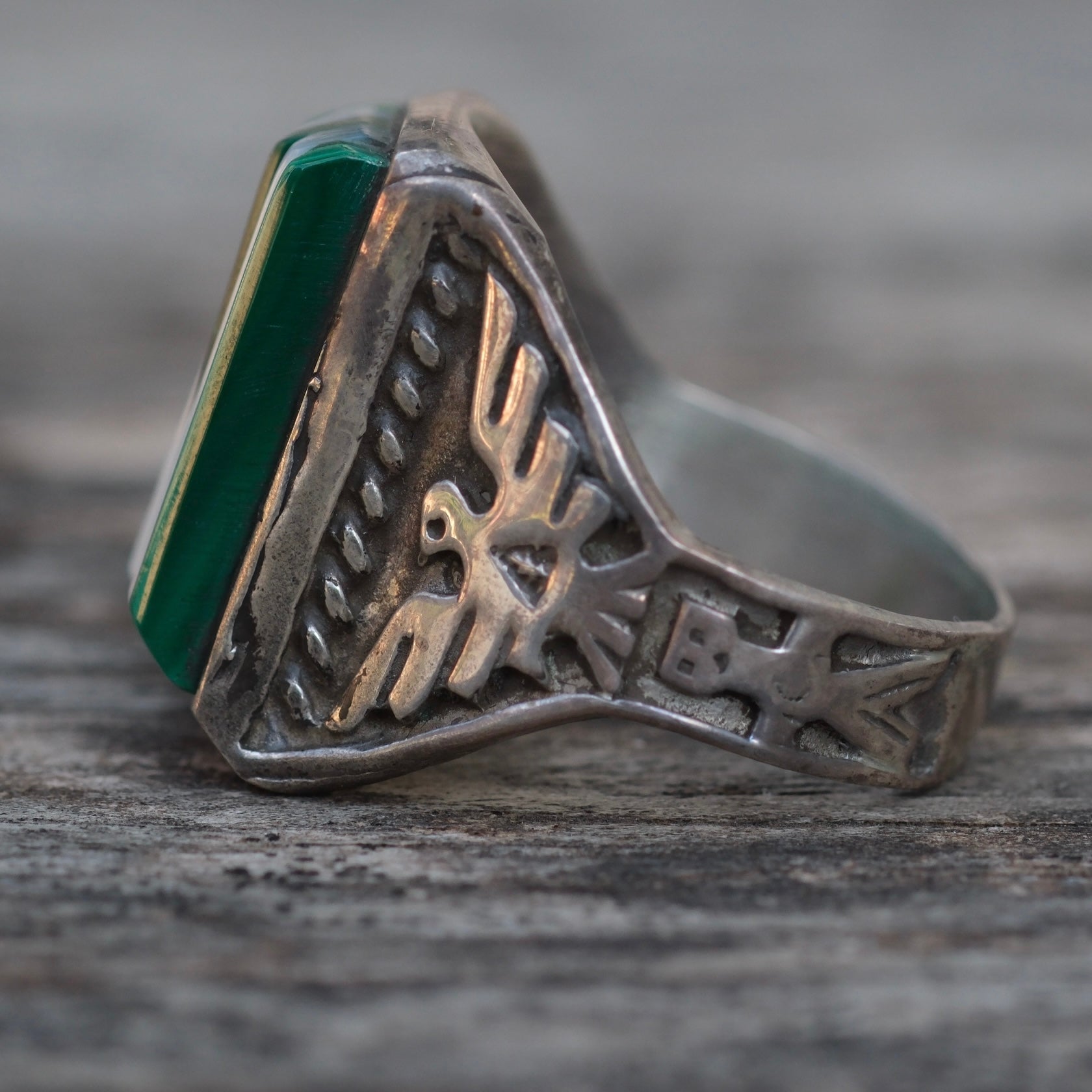 Vintage Sterling Malachite and Mother Of Pearl Row Inlay Thunderbird Ring 10.5