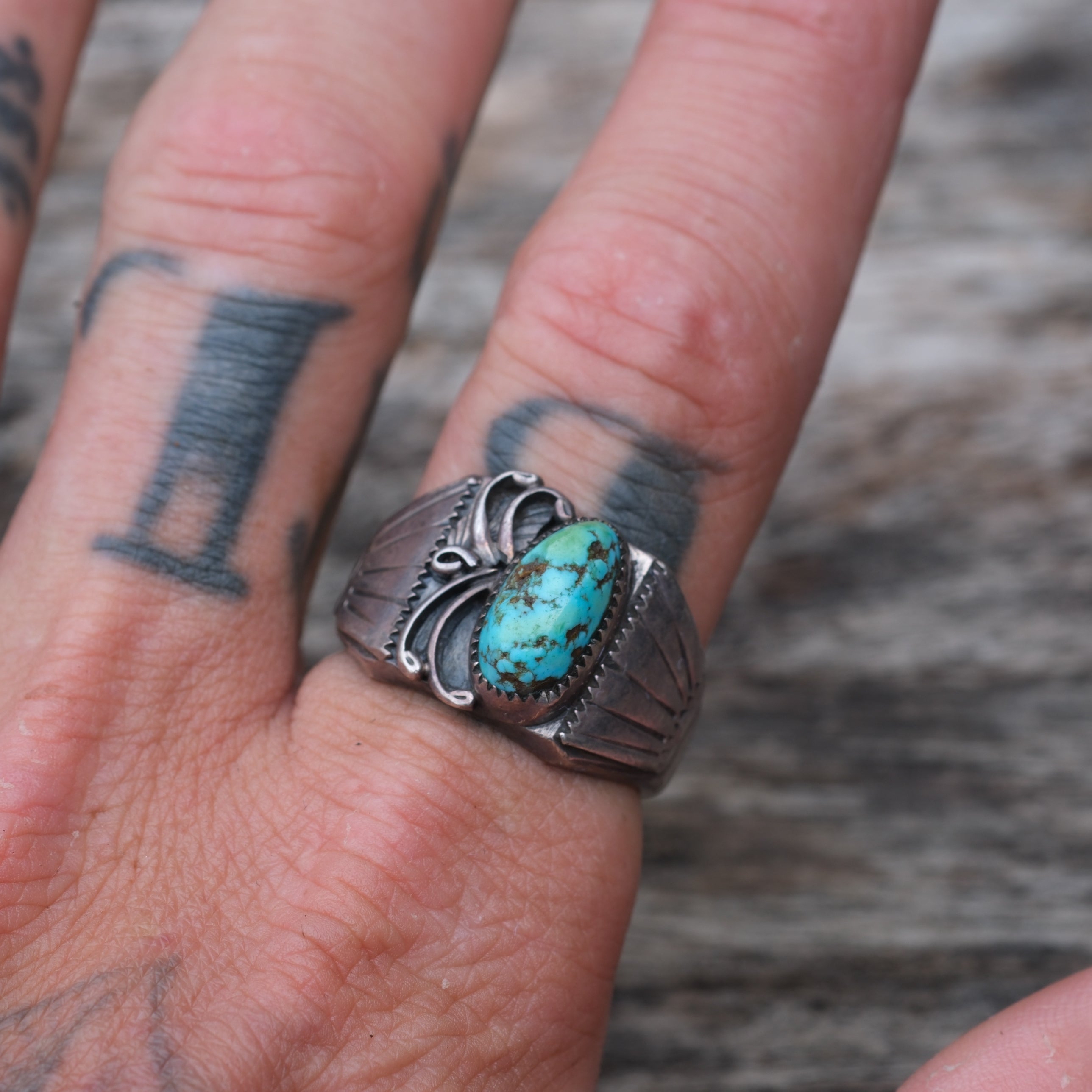 Vintage Sterling Turquoise Ribbed Band Ring 10.25
