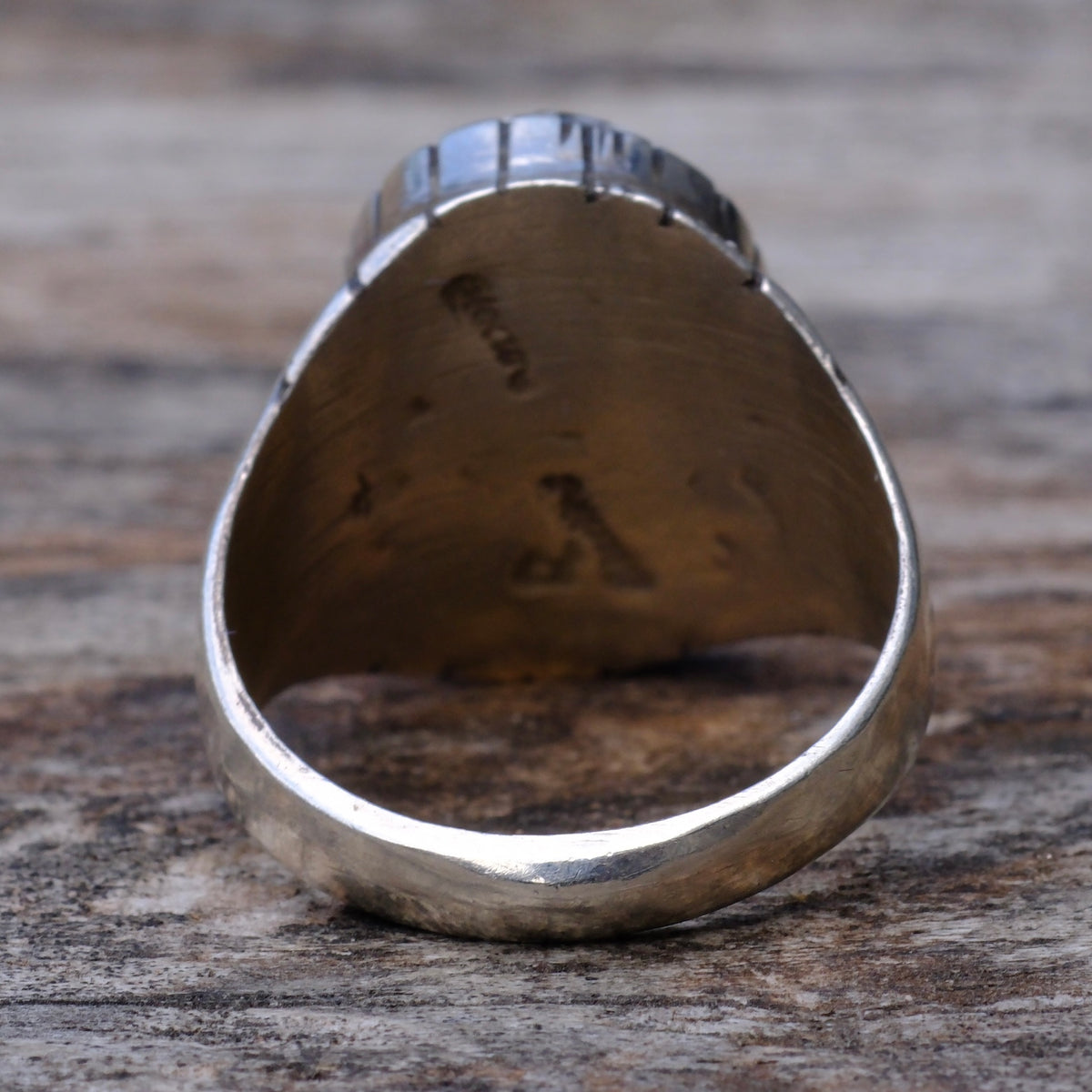 Vintage Sterling White Buffalo Inlay Ribbed Band Ring 9.75