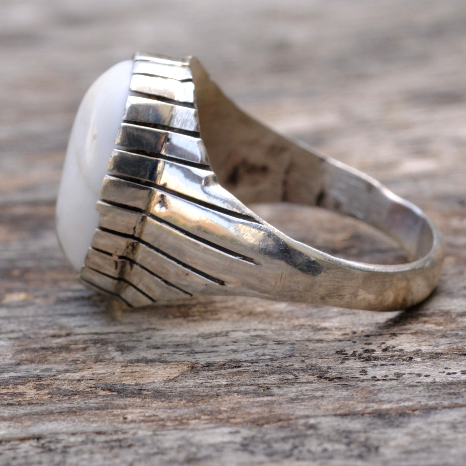Vintage Sterling White Buffalo Ribbed Band Ring 12